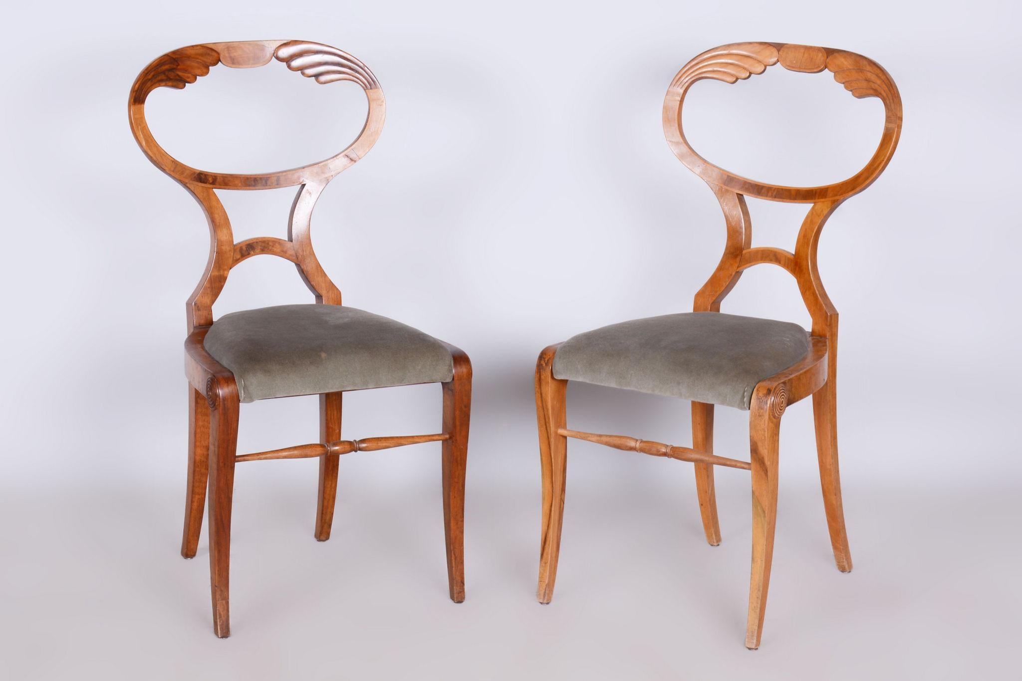 Restored Biedermeier Set Of Four Oak Walnut Chairs, Vienna, Austria, 1820s For Sale 4