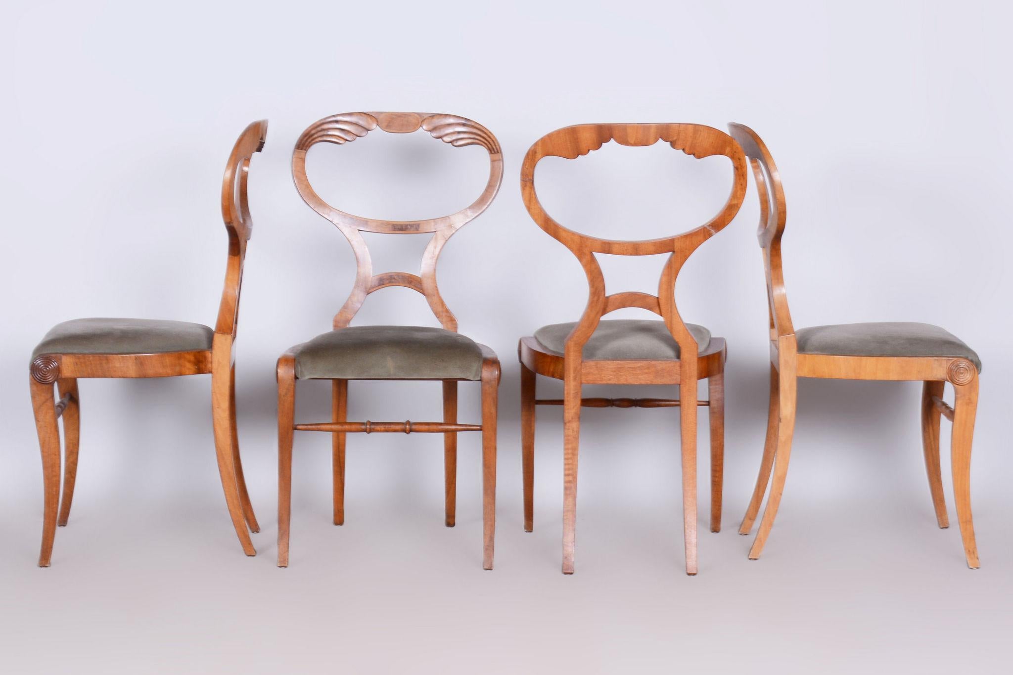 Restored Biedermeier Set Of Four Oak Walnut Chairs, Vienna, Austria, 1820s For Sale 5