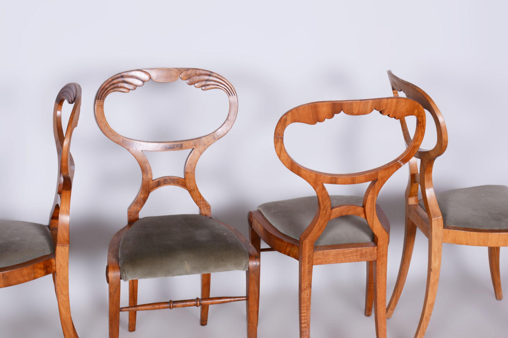 Restored Biedermeier Set Of Four Oak Walnut Chairs, Vienna, Austria, 1820s For Sale 7