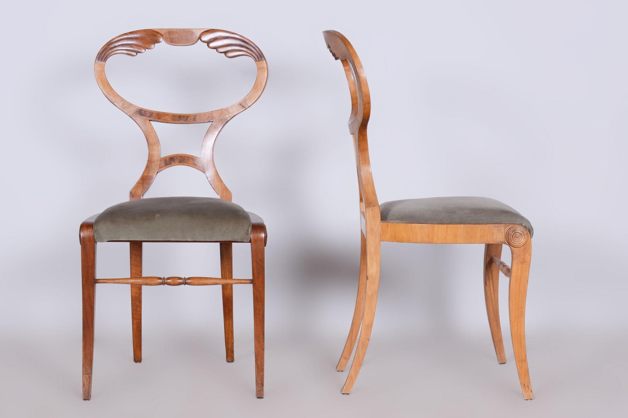 Restored Biedermeier Set Of Four Oak Walnut Chairs, Vienna, Austria, 1820s For Sale 1