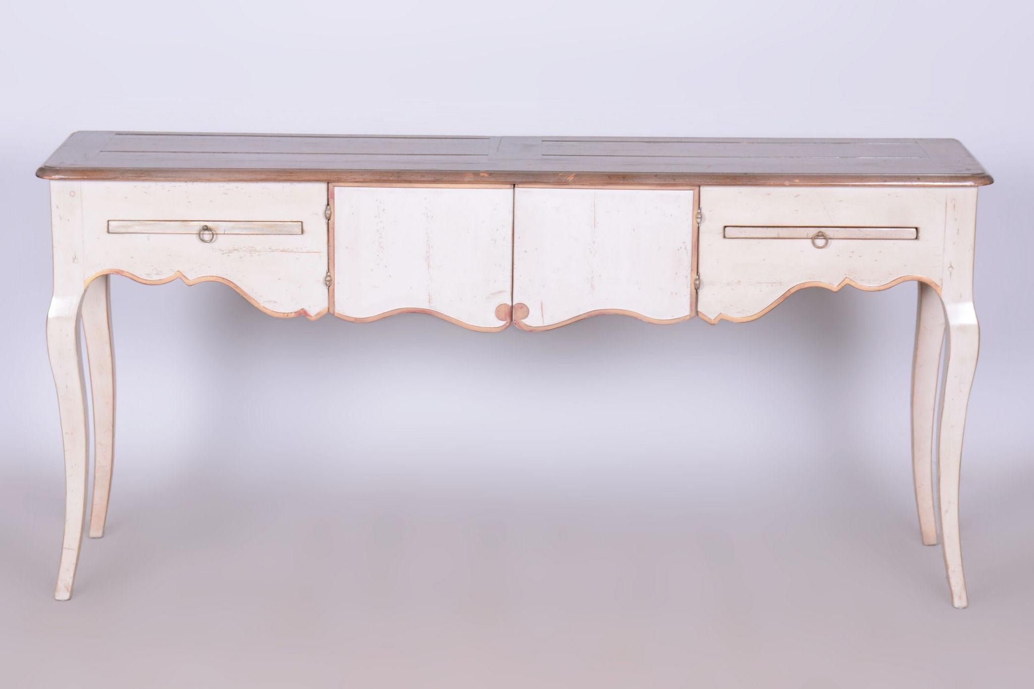 This Biedermeier-style console table, crafted in the early 20th century, was produced during the Art Deco period but harks back to the mid-19th century in its design. Made from beech and cherry wood, it has been expertly restored, with the original