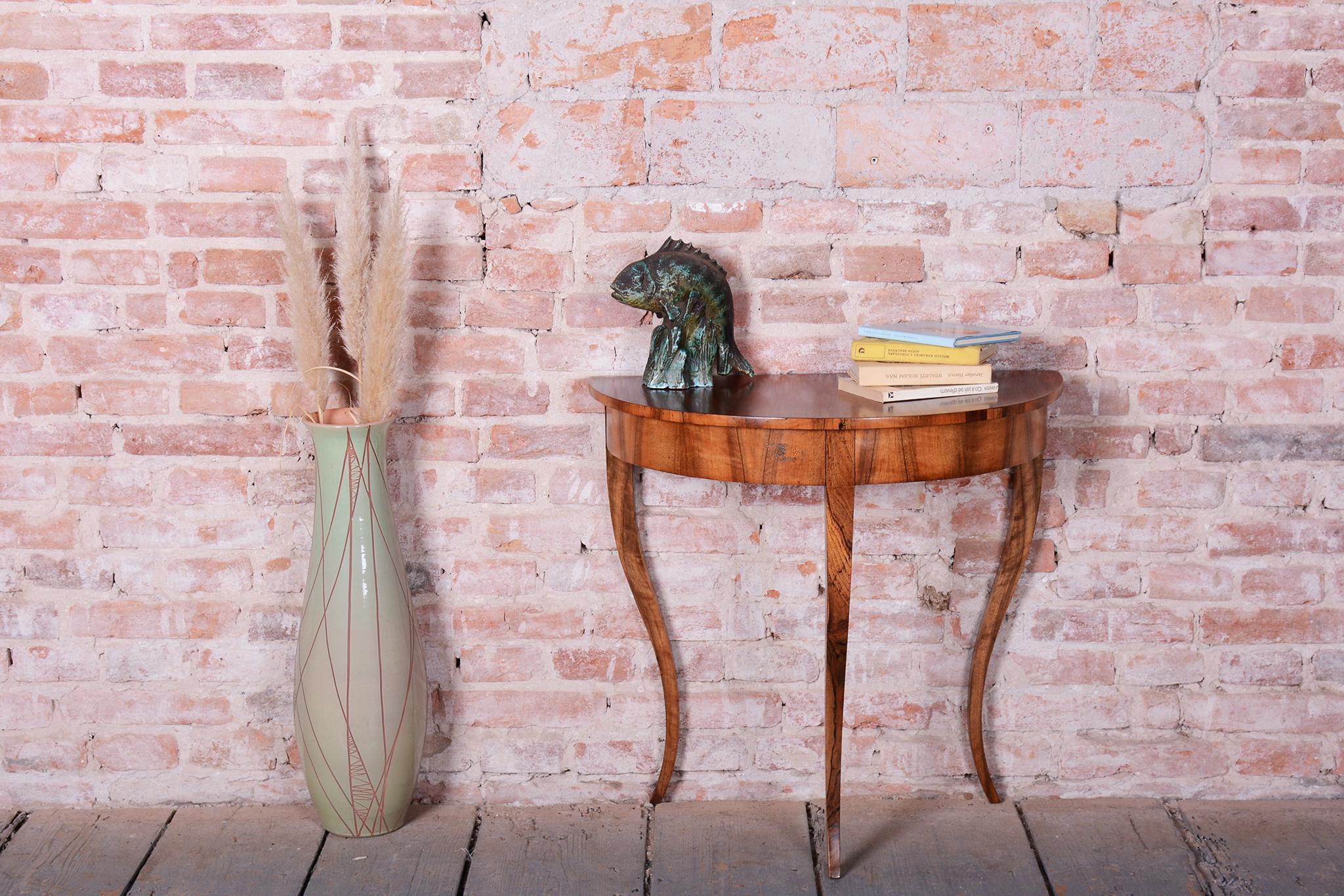 Restored Biedermeier Side Table, Walnut, Revived Polish, Austria 1820s im Angebot 5
