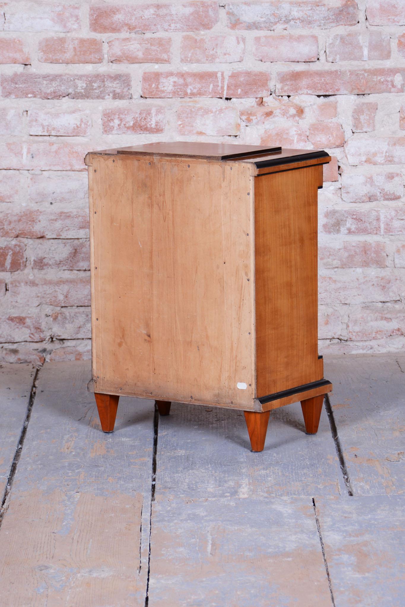 Restored Biedermeier Small Display Cabinet, Cherry Wood, Polish, Czech, 1850s For Sale 7