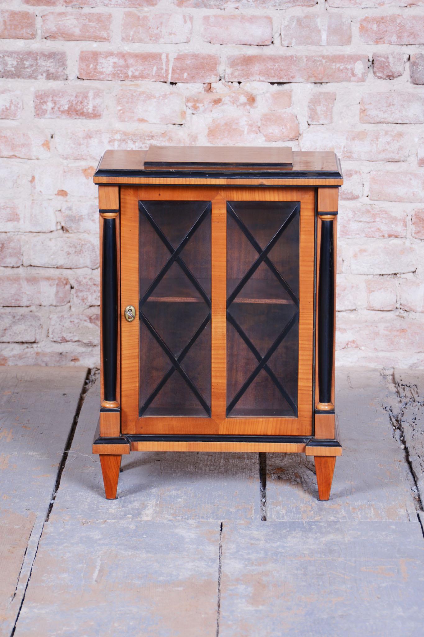 Mid-19th Century Restored Biedermeier Small Display Cabinet, Cherry Wood, Polish, Czech, 1850s For Sale
