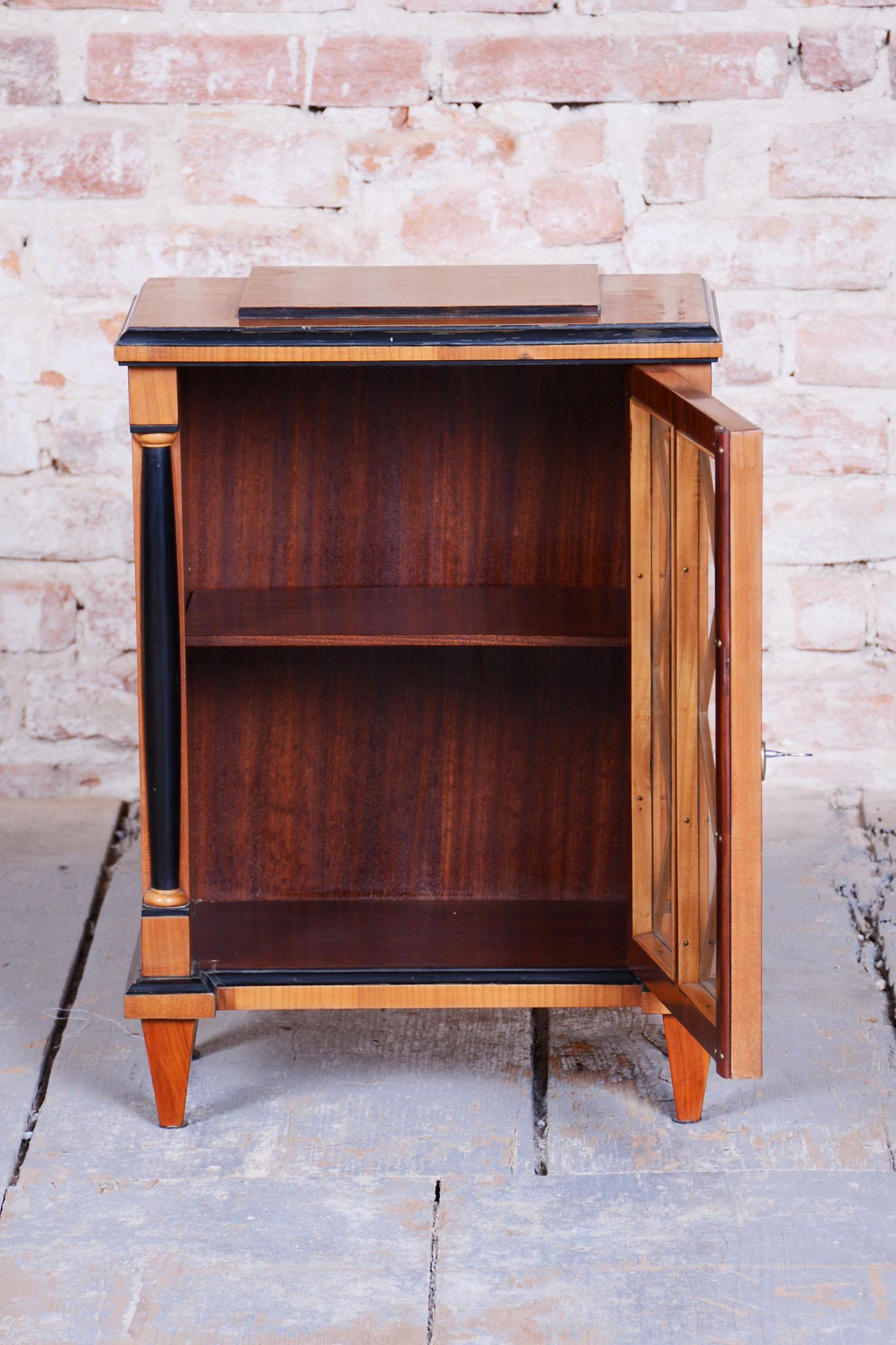 Restored Biedermeier Small Display Cabinet, Cherry Wood, Polish, Czech, 1850s For Sale 1