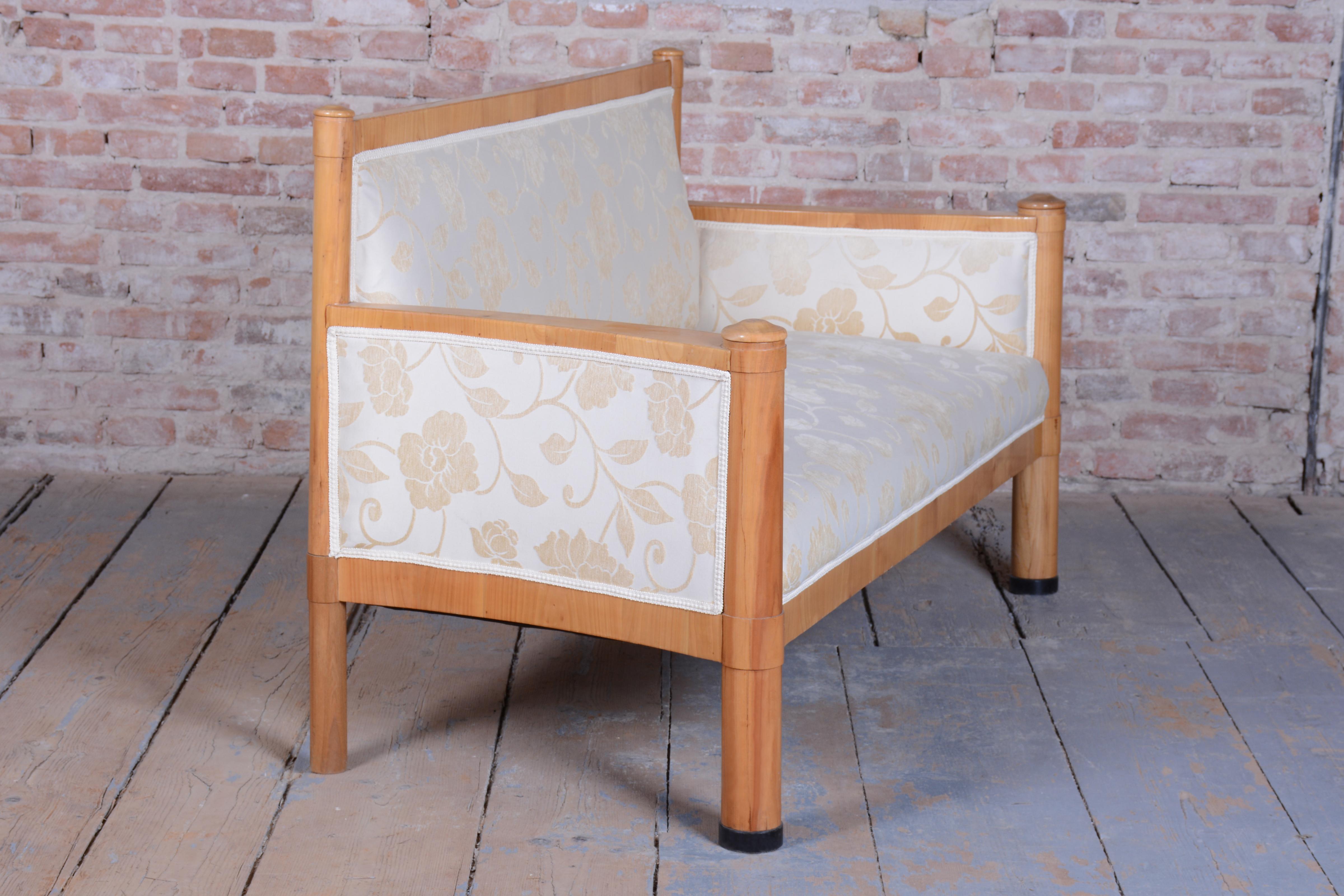 Restauriertes Biedermeier-Sofa, Kirschbaumholz, Revived Polish, Österreich, 1830er Jahre im Angebot 6