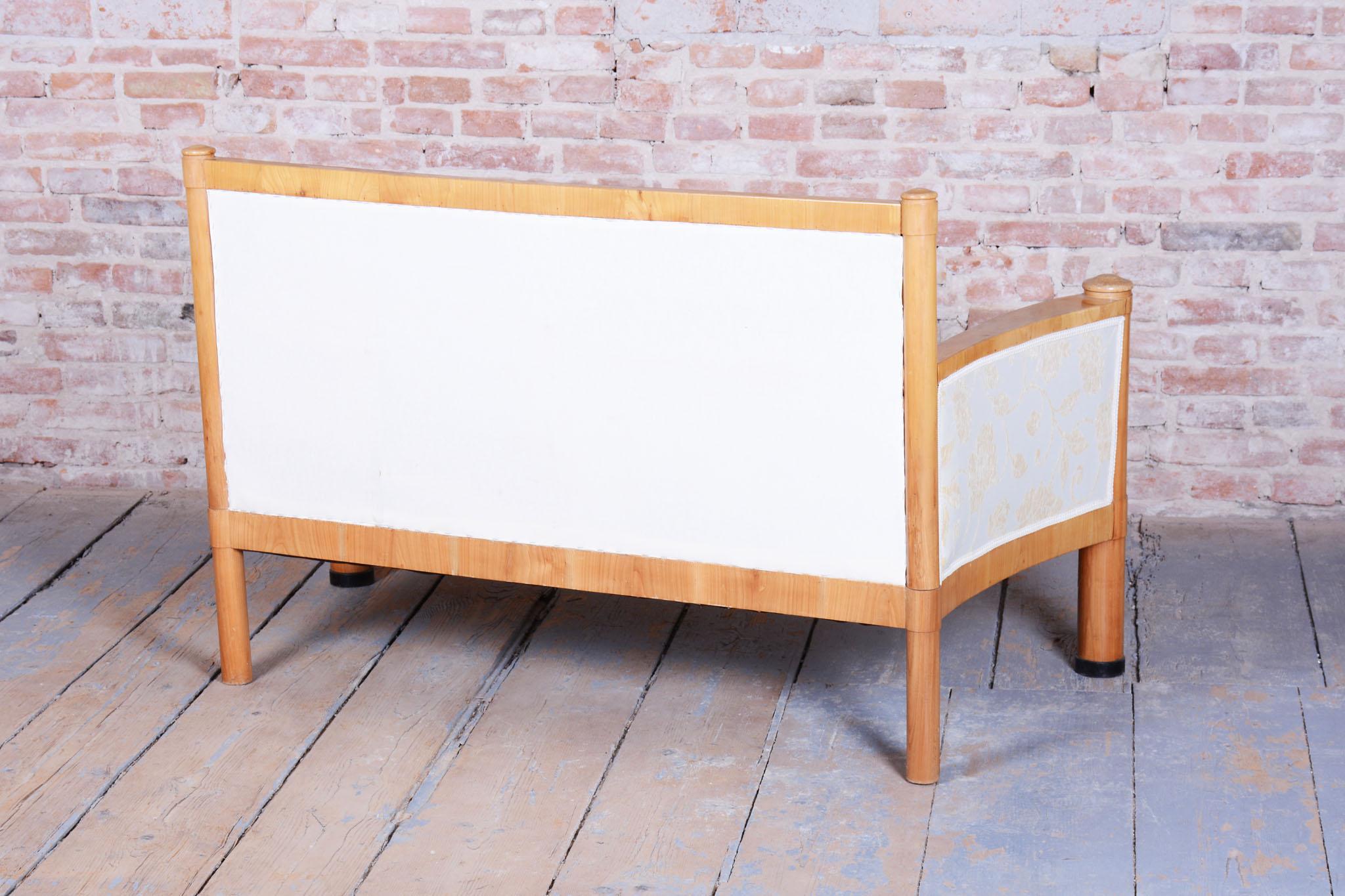 Restauriertes Biedermeier-Sofa, Kirschbaumholz, Revived Polish, Österreich, 1830er Jahre im Angebot 9