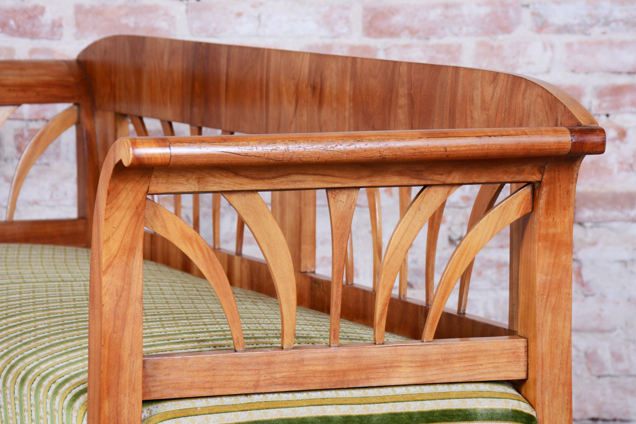 Restauriertes Biedermeier-Sofa, Kirschbaumholz, Spruce, Revived Polish, Österreich, 1820er Jahre im Angebot 4