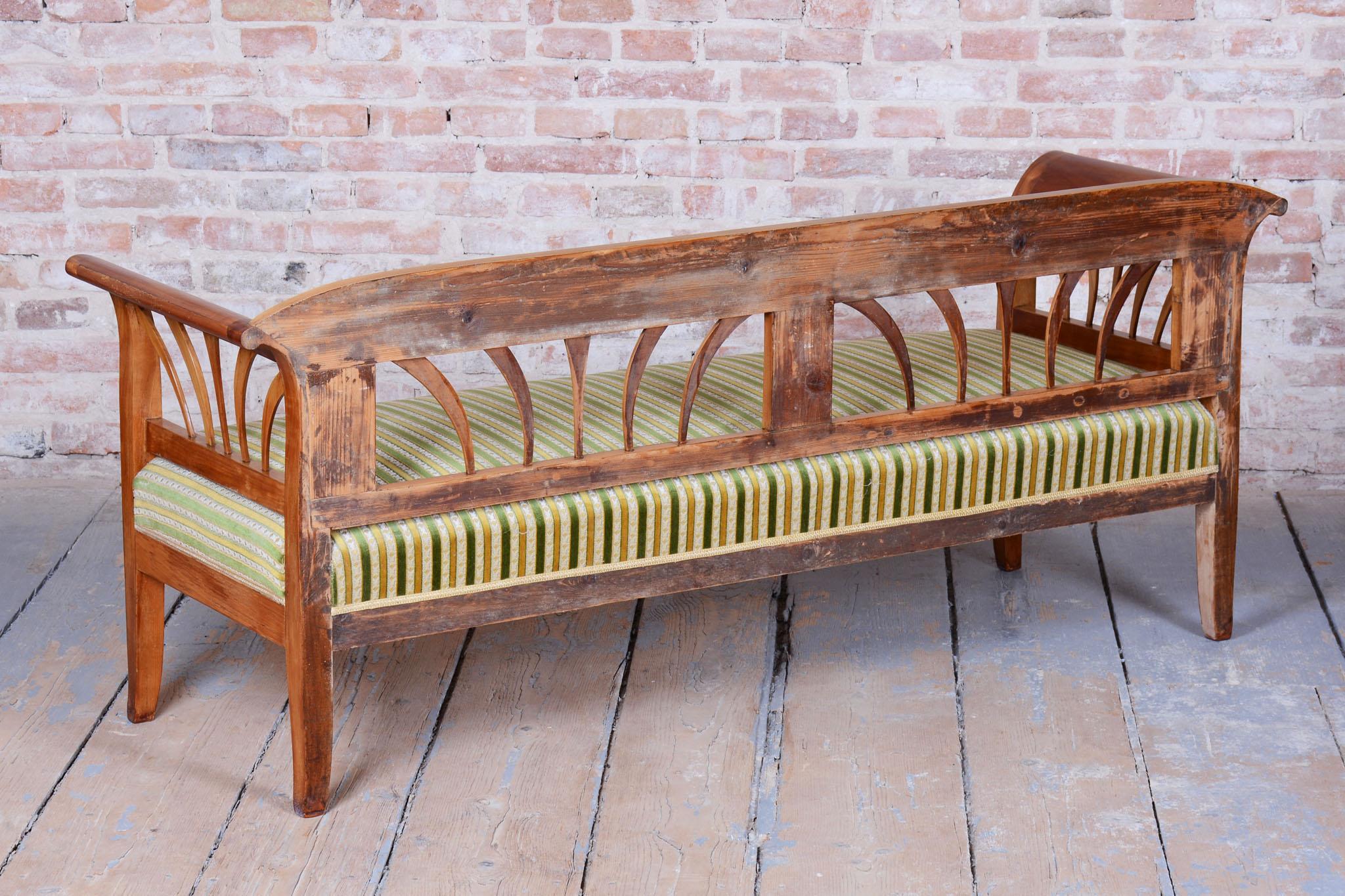 Restauriertes Biedermeier-Sofa, Kirschbaumholz, Spruce, Revived Polish, Österreich, 1820er Jahre im Angebot 5