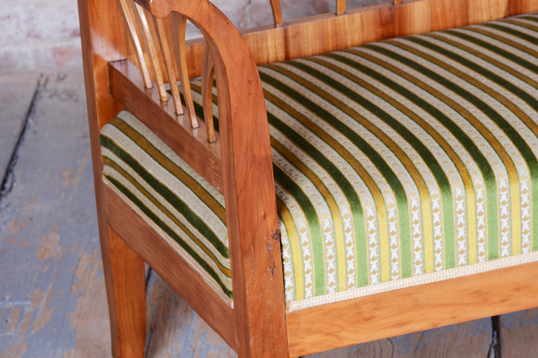 Restauriertes Biedermeier-Sofa, Kirschbaumholz, Spruce, Revived Polish, Österreich, 1820er Jahre im Angebot 2