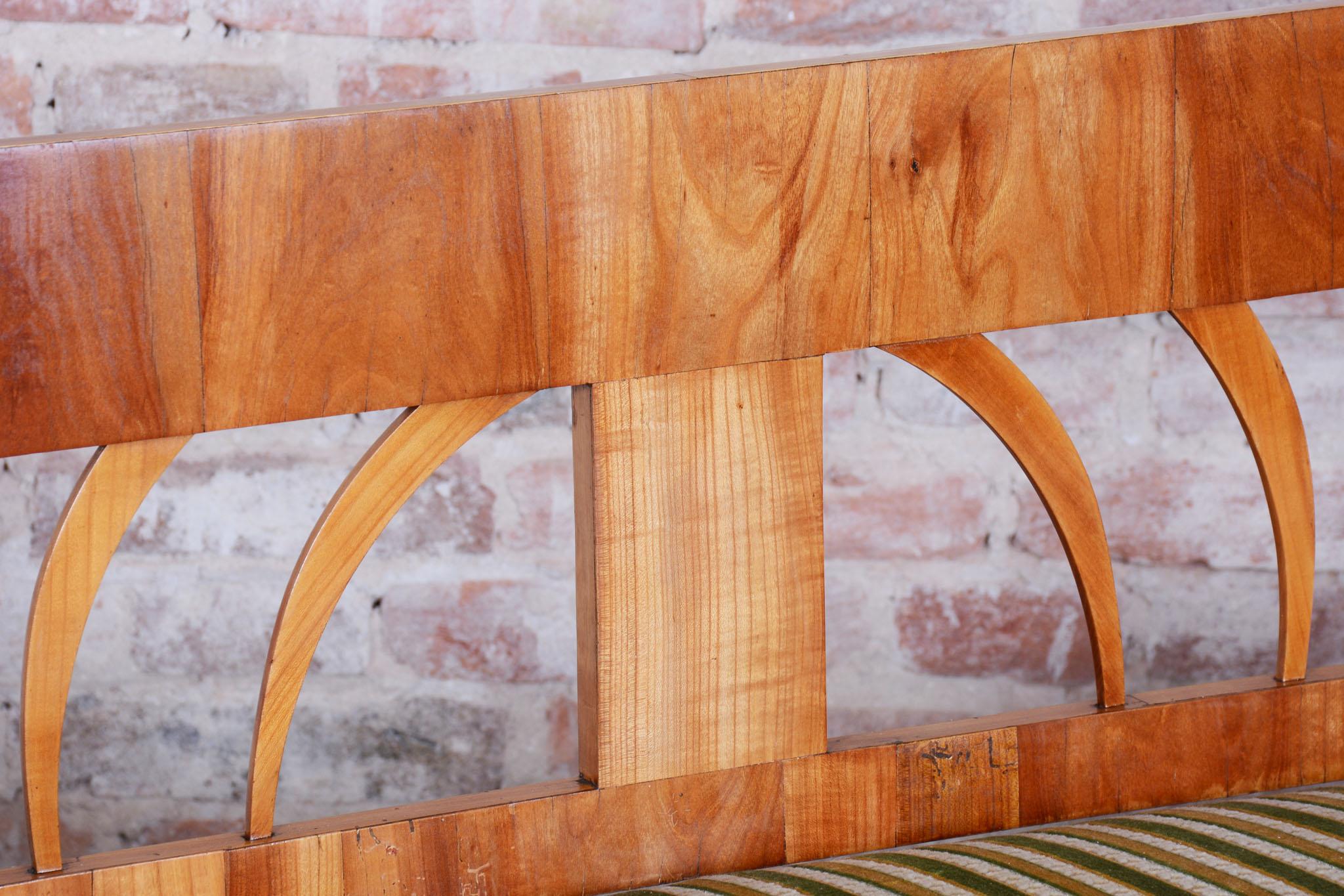 Restauriertes Biedermeier-Sofa, Kirschbaumholz, Spruce, Revived Polish, Österreich, 1820er Jahre im Angebot 3