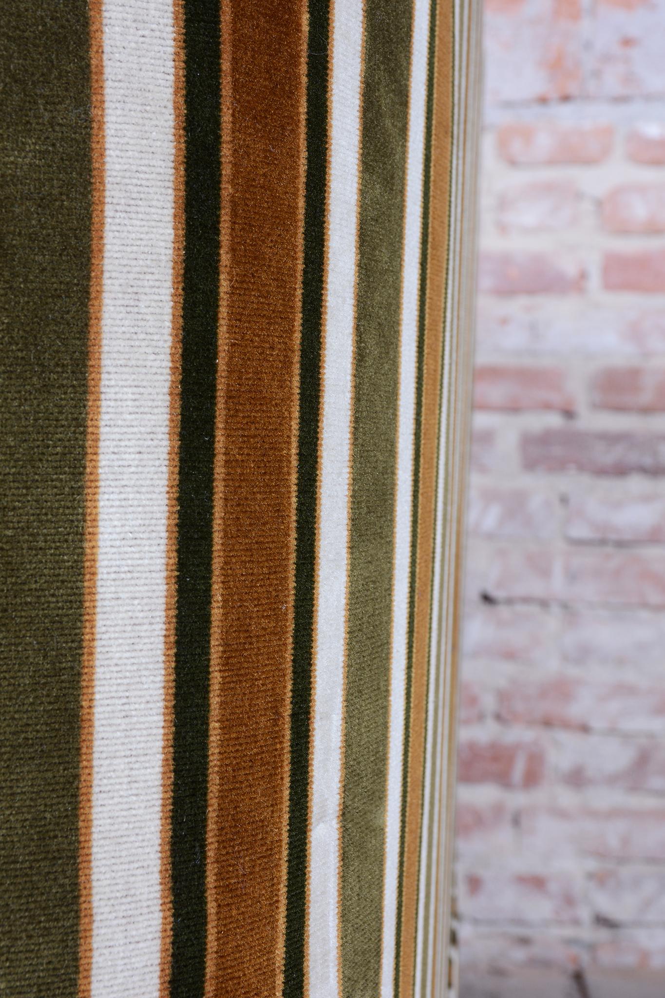 Restored Biedermeier Sofa, Walnut, Reupholstered, Austria, 1830s Bon état - En vente à Brandys nad Labem, Středočeský kraj