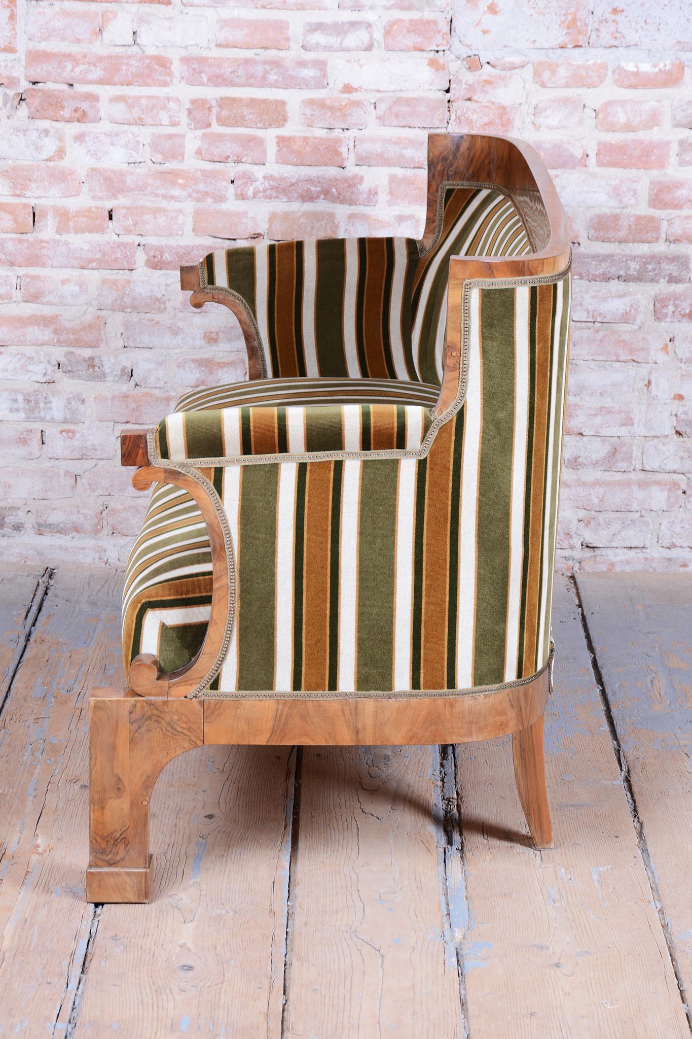 Tissu Restored Biedermeier Sofa, Walnut, Reupholstered, Austria, 1830s en vente