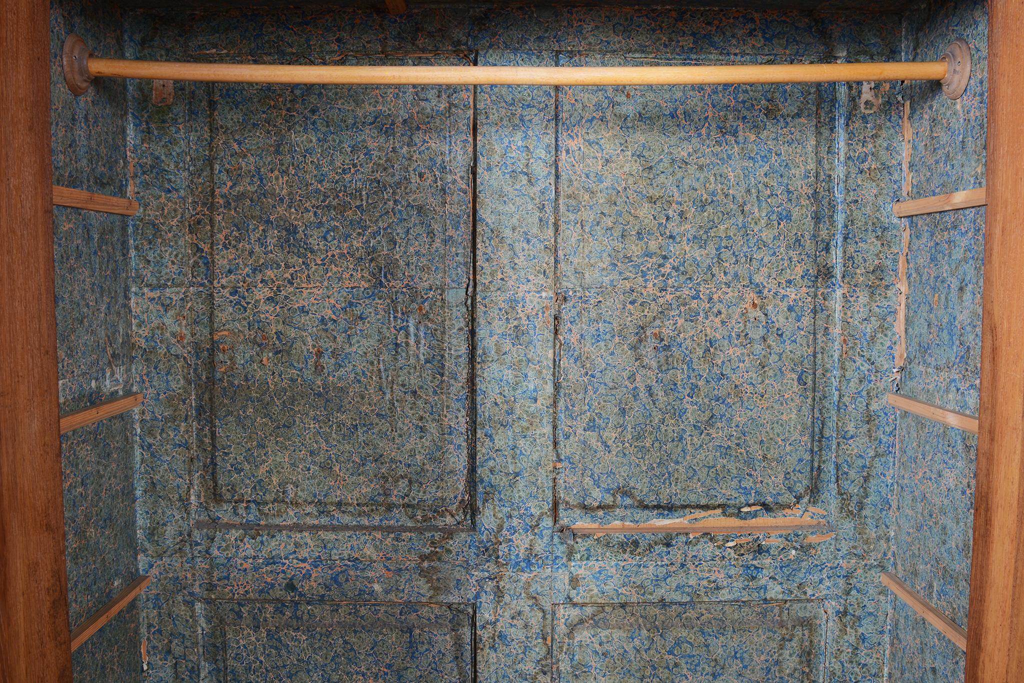Armoire Biedermeier restaurée à deux portes, noyer, ravivé polonais, tchèque, années 1830 en vente 6