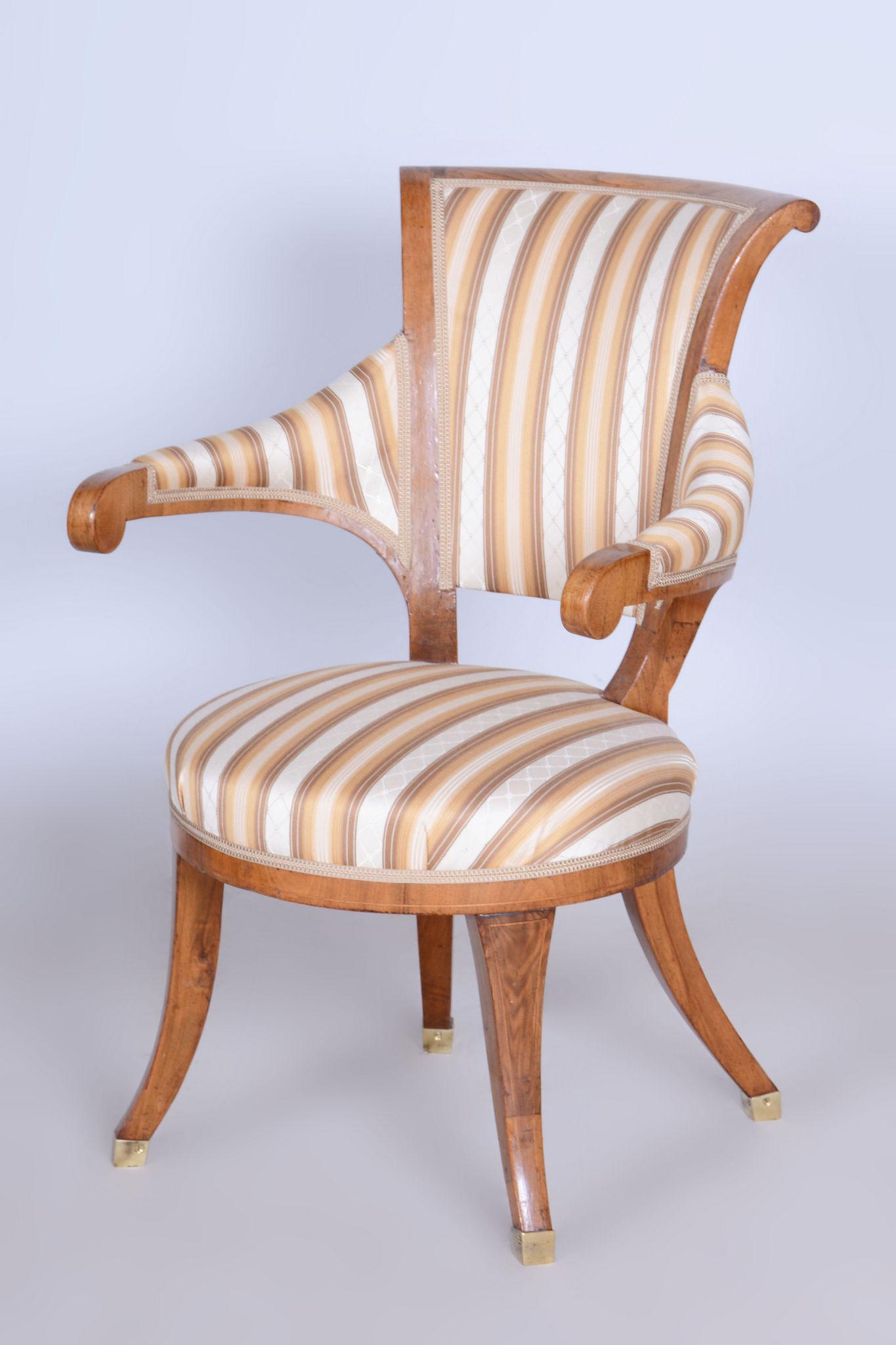 Restaurierter Biedermeier-Sessel aus Nussbaumholz, Josef Danhauser, Wien, Österreich, 1820er Jahre im Angebot 5
