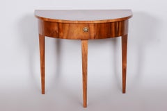 Table d'appoint en noyer Biedermeier restaurée, polonaise, tchèque, années 1820
