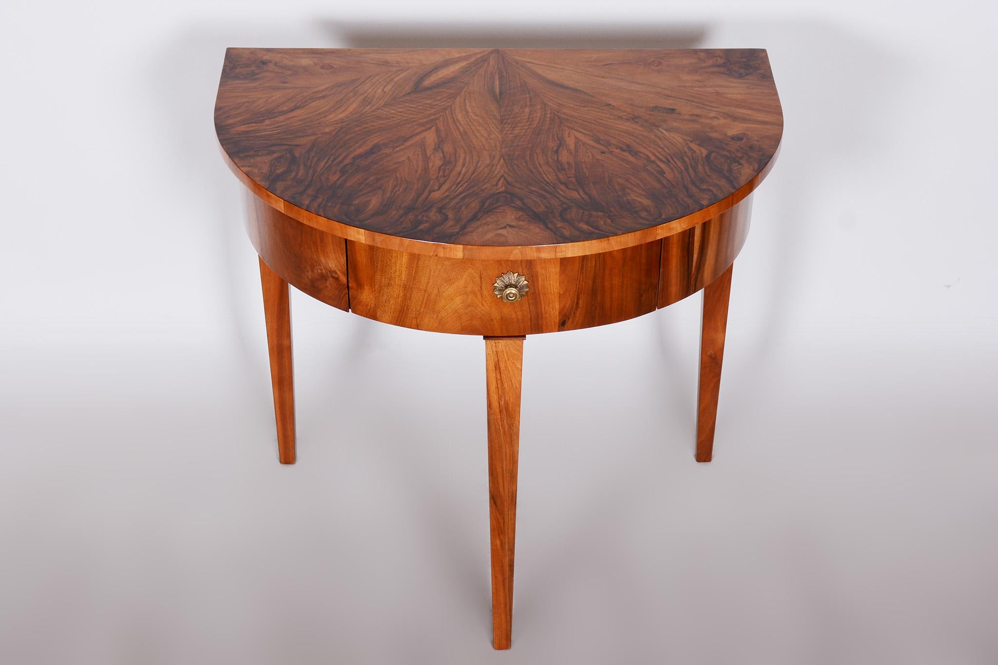 19th Century Restored Biedermeier Walnut Side Table, Revived Polish, Czechia, 1820s For Sale