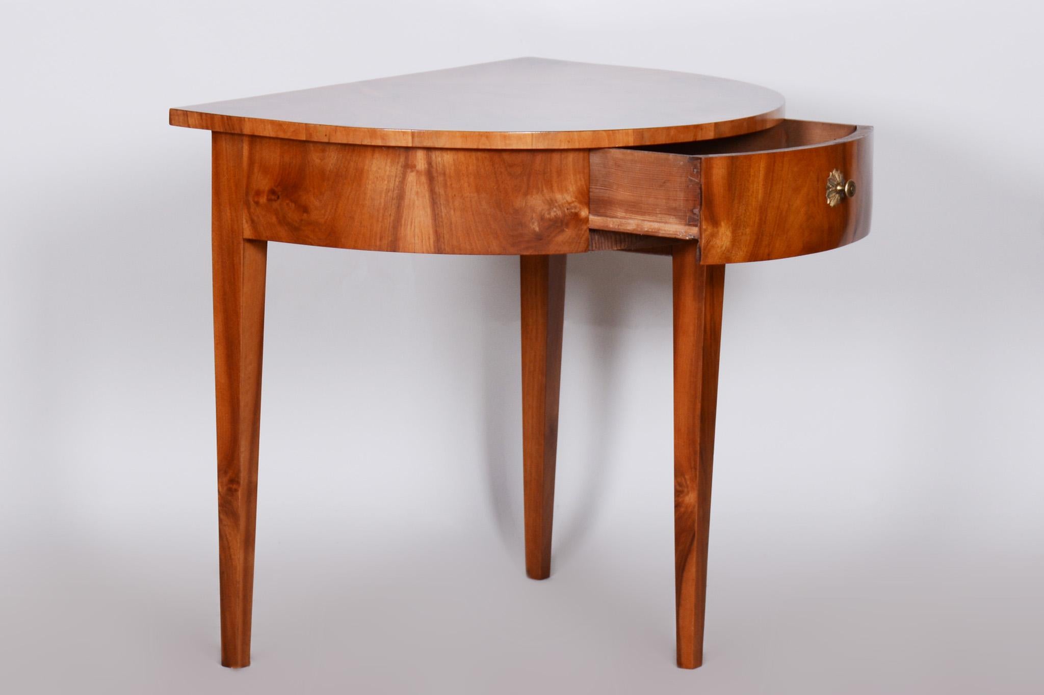 Restored Biedermeier Walnut Side Table, Revived Polish, Czechia, 1820s For Sale 1