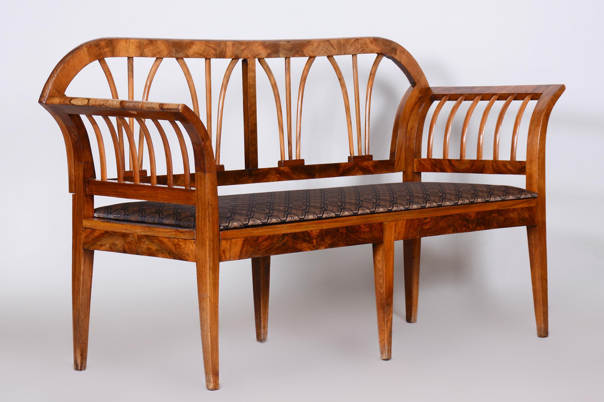 Restored Biedermeier Walnut Sofa, New Upholstery, Rattan Strings, Austria, 1820s In Good Condition For Sale In Horomerice, CZ