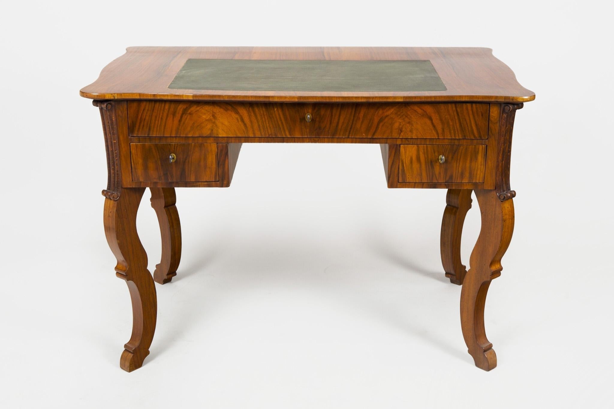 Restored Biedermeier Walnut Writing Desk.

Source: Czech
Period: 1830-1839
Material: Walnut

It has been re-polished with polyutherane piano lacquer by our professional refurbishing team in Czechia according to the original process.								

Our