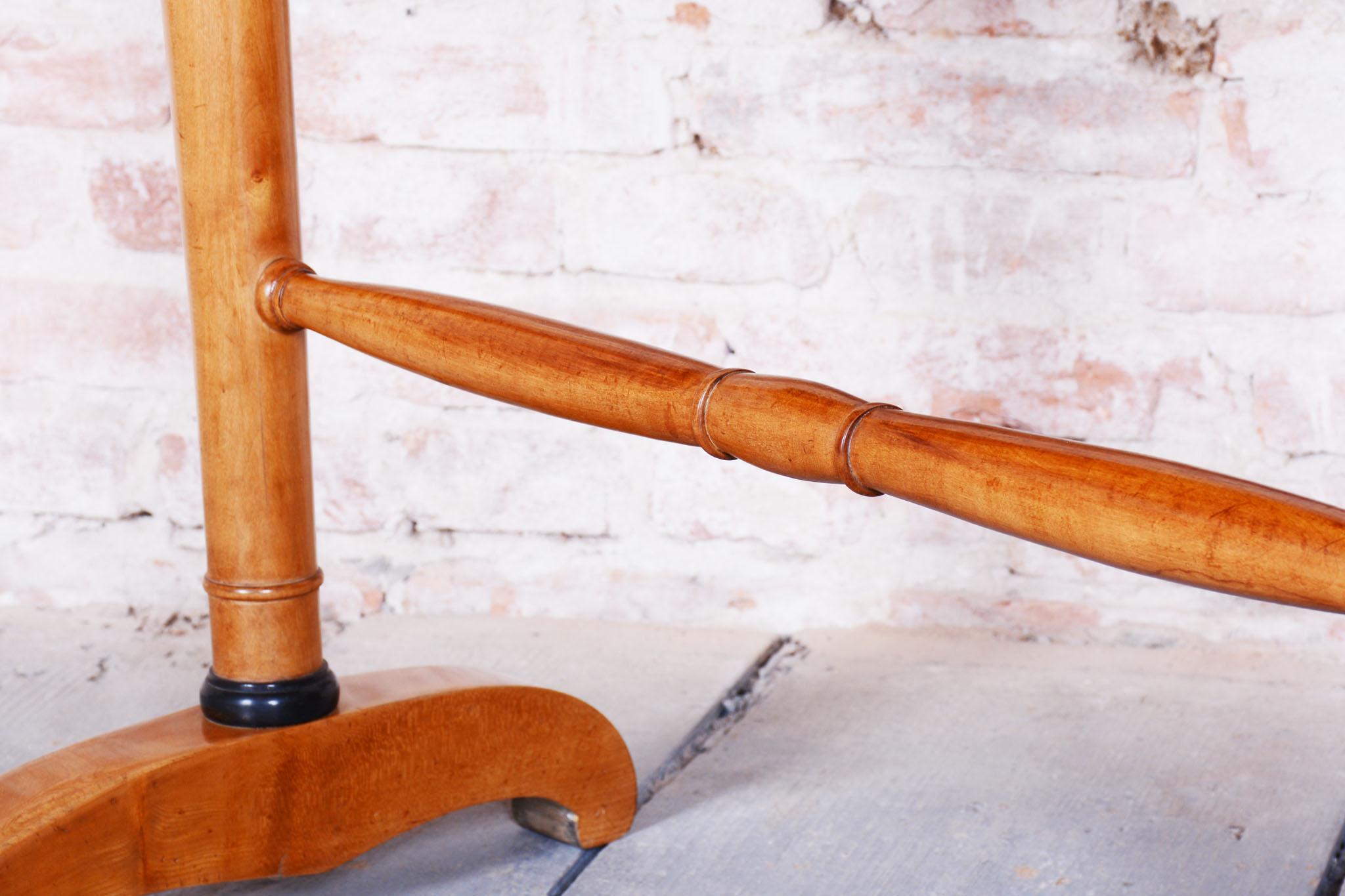 Restaurierter Biedermeier-Schreibtisch, Spruce, Ahornfurnier, Österreich, 1830er Jahre im Angebot 7
