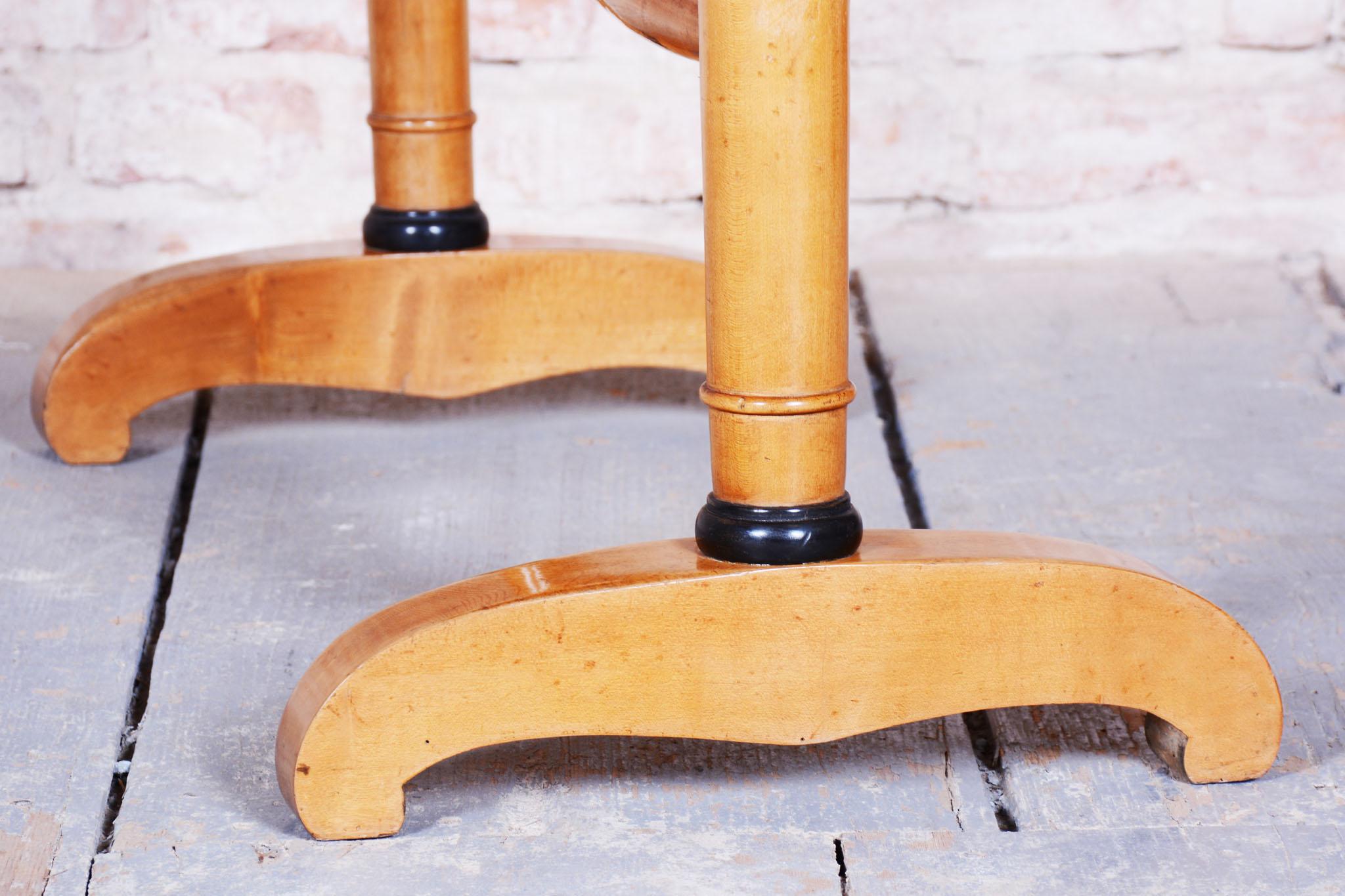 Restaurierter Biedermeier-Schreibtisch, Spruce, Ahornfurnier, Österreich, 1830er Jahre im Angebot 11