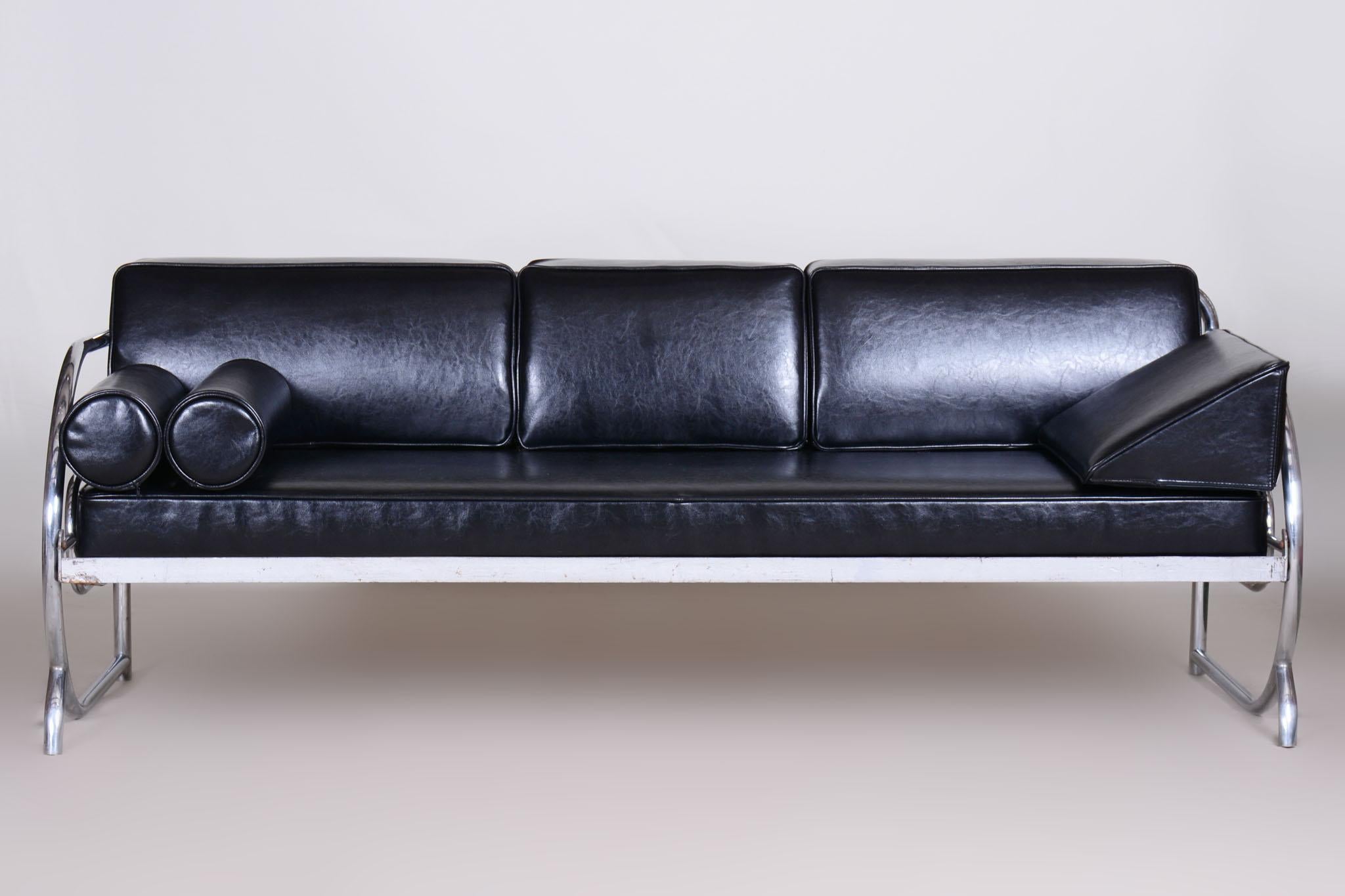 Restored Black Bauhaus Sofa, Designer Robert Slezak, High-Quality Leather, 1930s In Good Condition For Sale In Horomerice, CZ