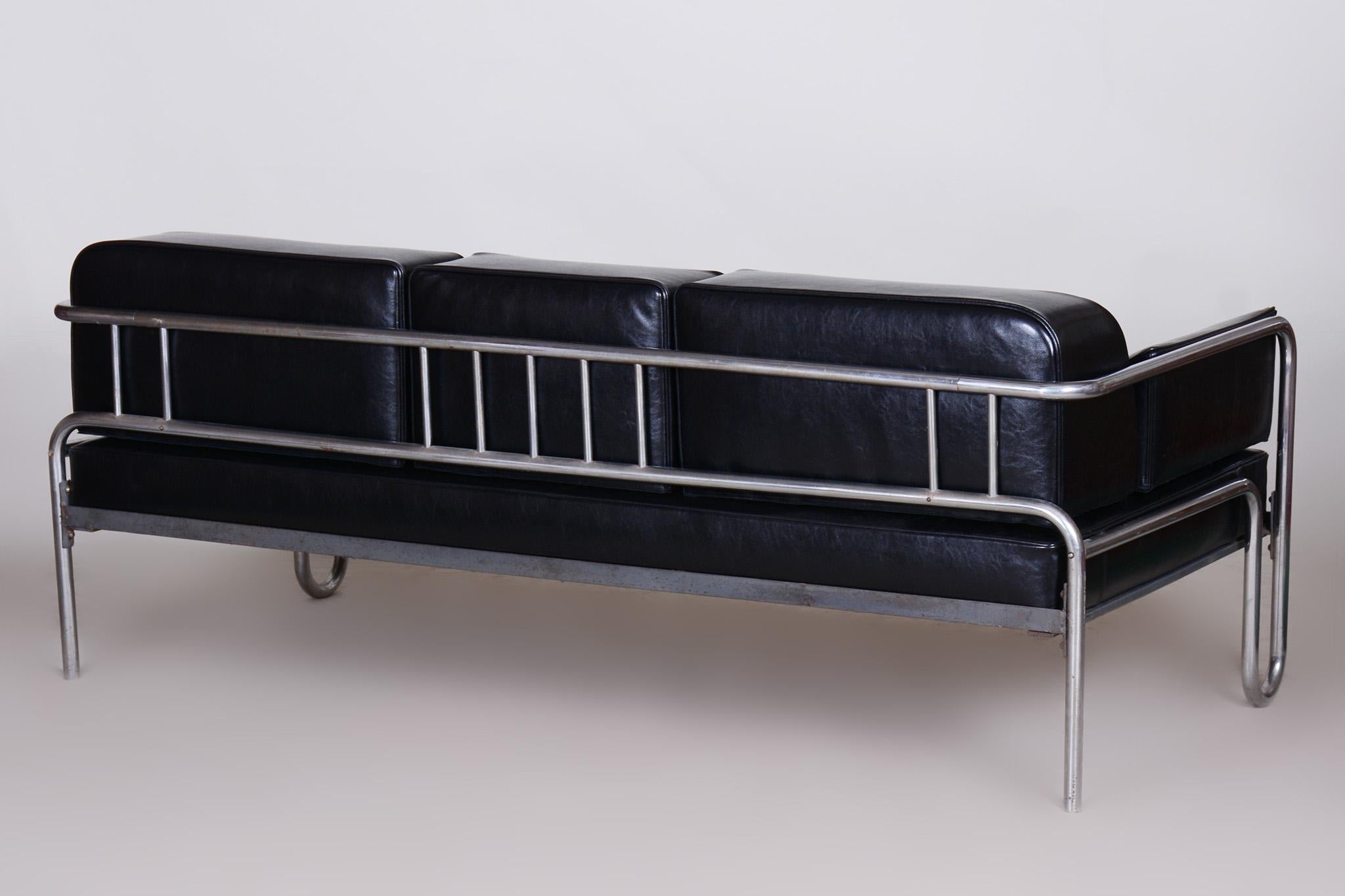 Restauriertes schwarzes Bauhaus-Sofa, hochwertiges Leder, verchromter Stahl, 1930er Jahre (Tschechisch) im Angebot