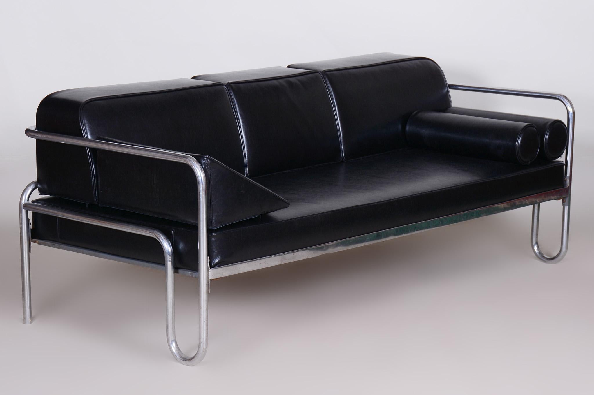 Canapé Bauhaus noir restauré, cuir de haute qualité, acier chromé, années 1930 Bon état - En vente à Horomerice, CZ