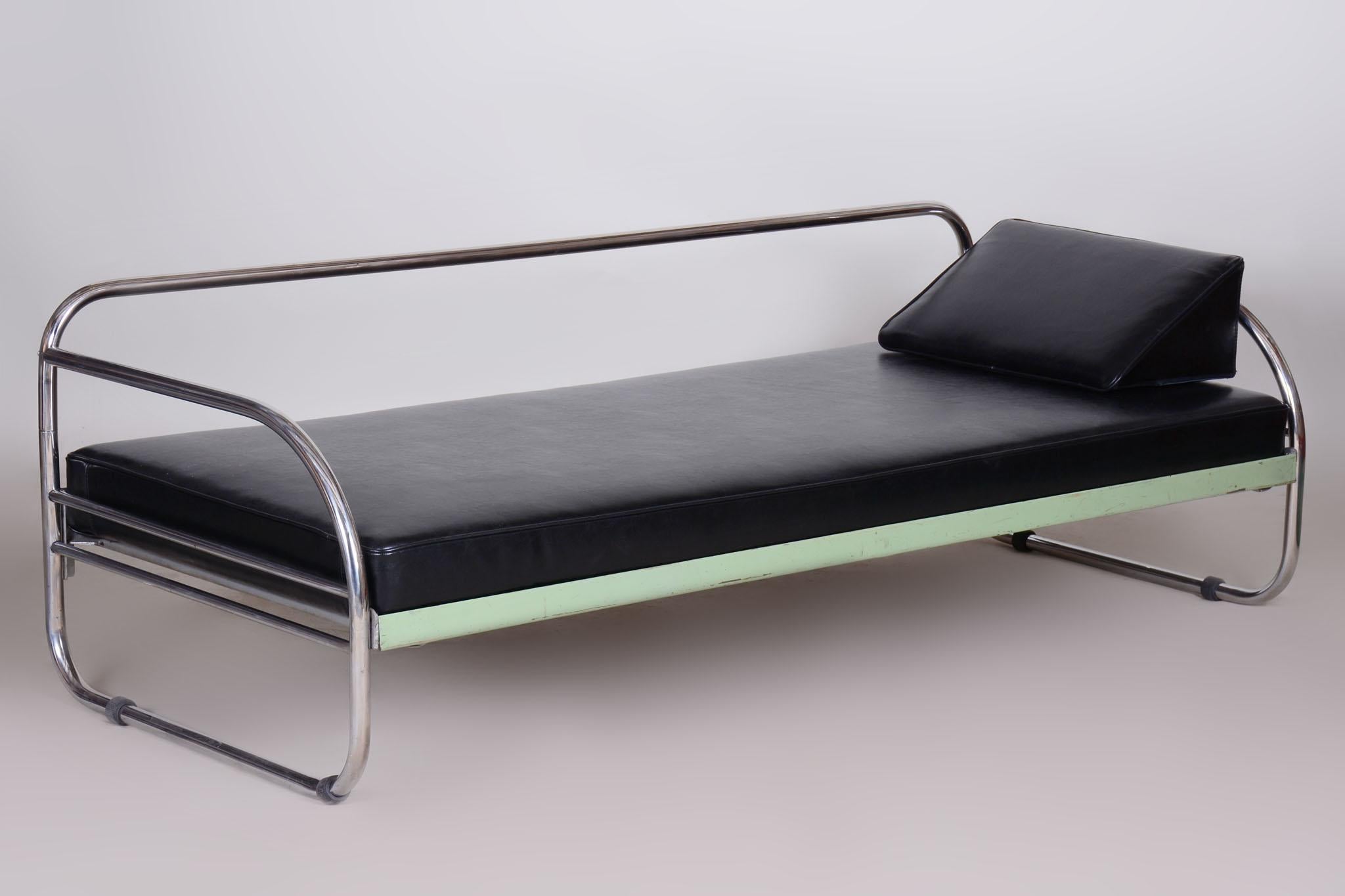 Mid-20th Century Restored Black Bauhaus Sofa, Robert Slezak, High-Quality Leather, Chrome, 1930s For Sale