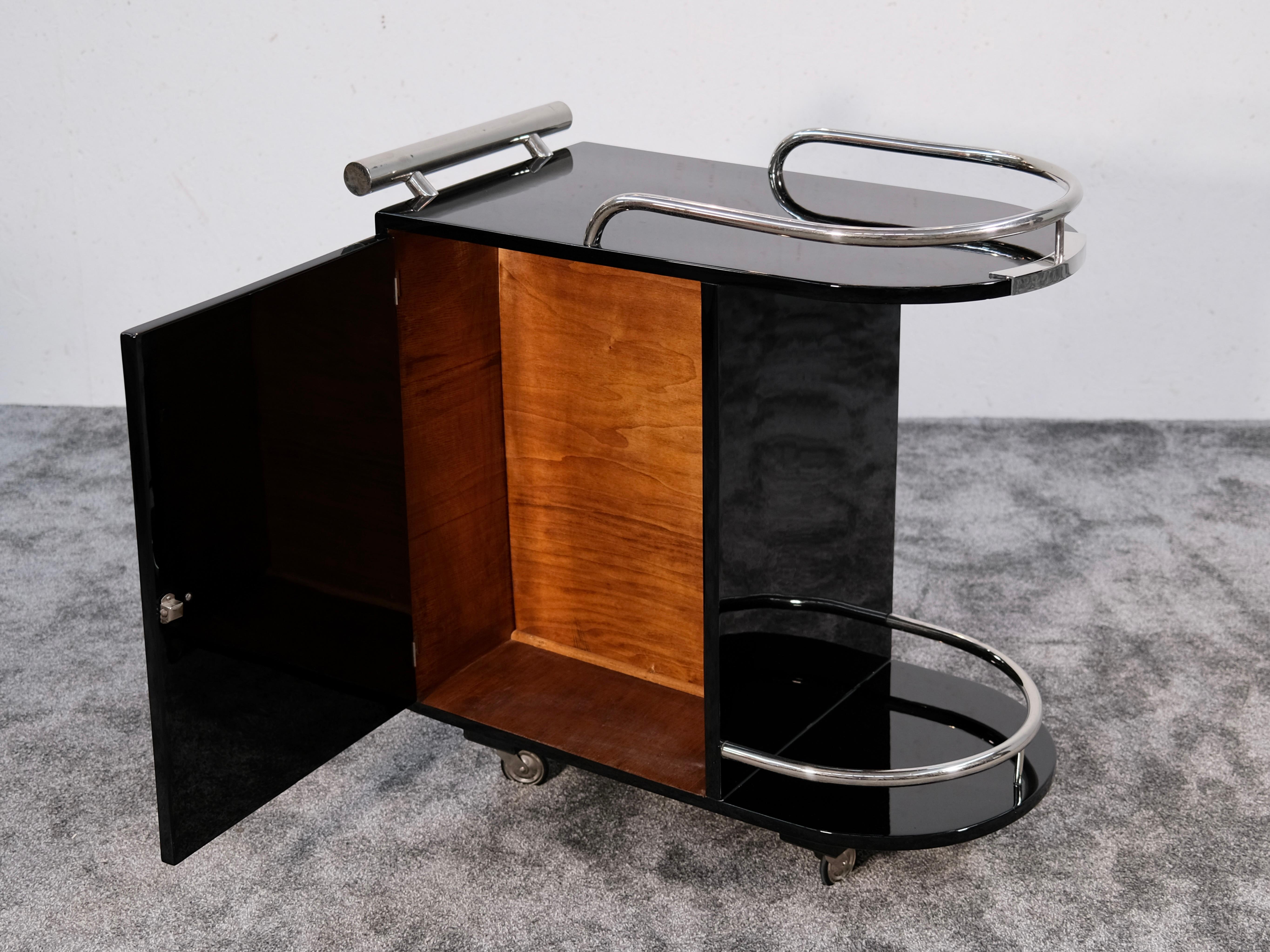 Ottone Carrello da cocktail Art Déco restaurato e laccato nero con portabottiglie, Francia, anni '30 in vendita