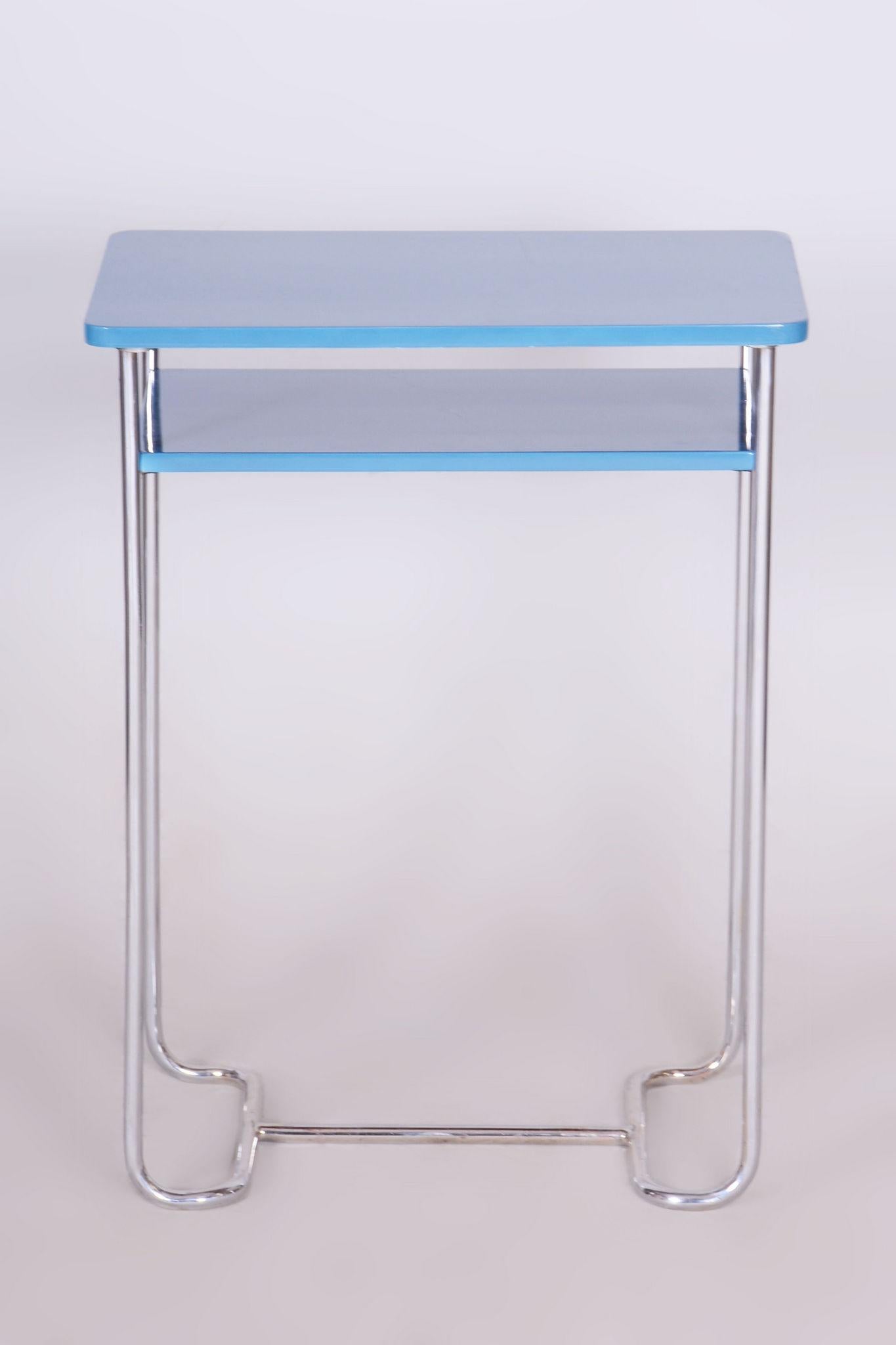 Restored side table 

Origin: Czech
Period: 1930-1939
Material: Chrome-plated steel, painted wood 

Made by Mücke Melder, an influential modernist furniture manufacturer specializing in tubular steel designs. Mücke-Melder produced this table with