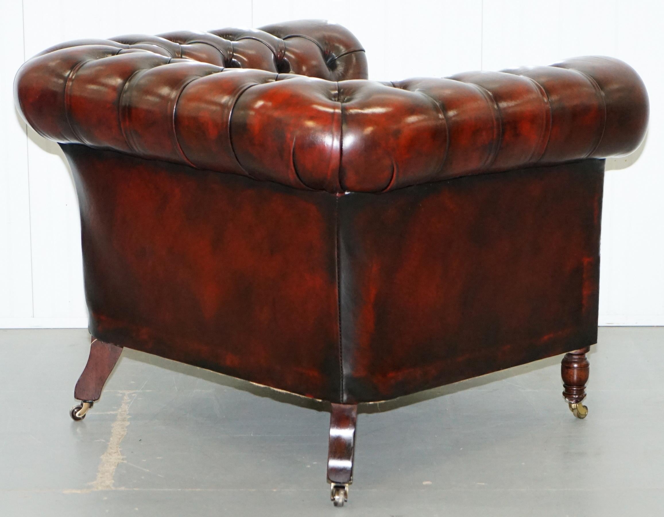 Restored Bordeaux Leather Chesterfield Club Suite Armchair & Sofa on Turned Legs For Sale 1
