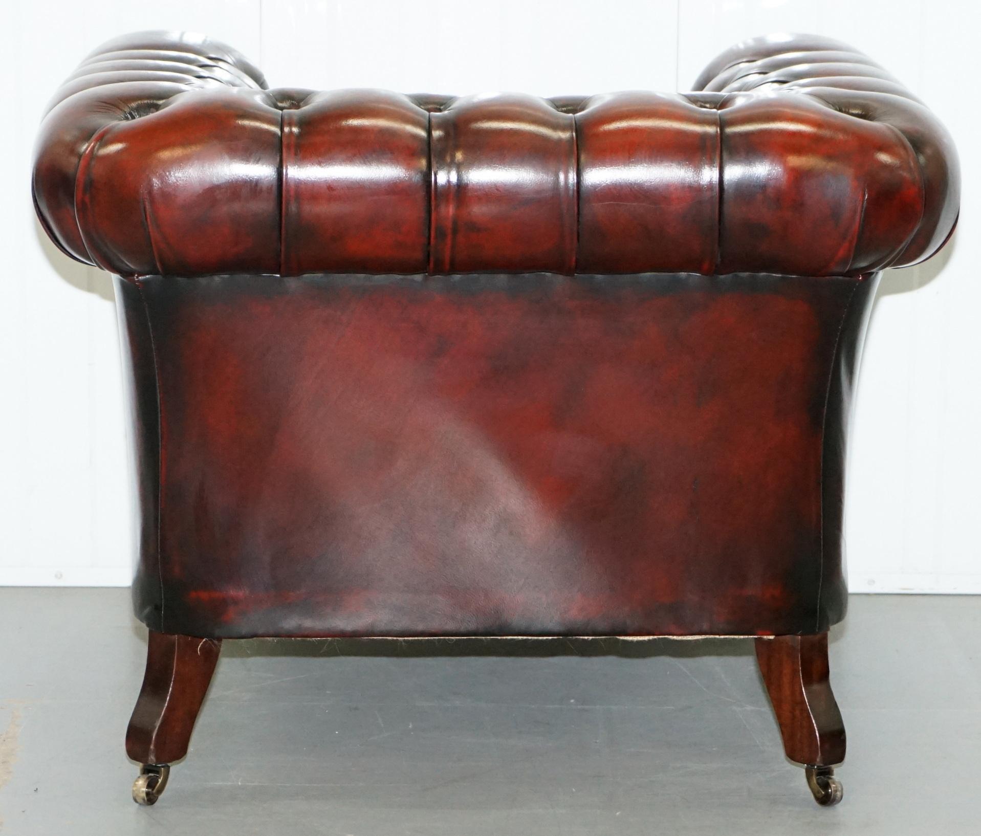 Restored Bordeaux Leather Chesterfield Club Suite Armchair & Sofa on Turned Legs For Sale 2