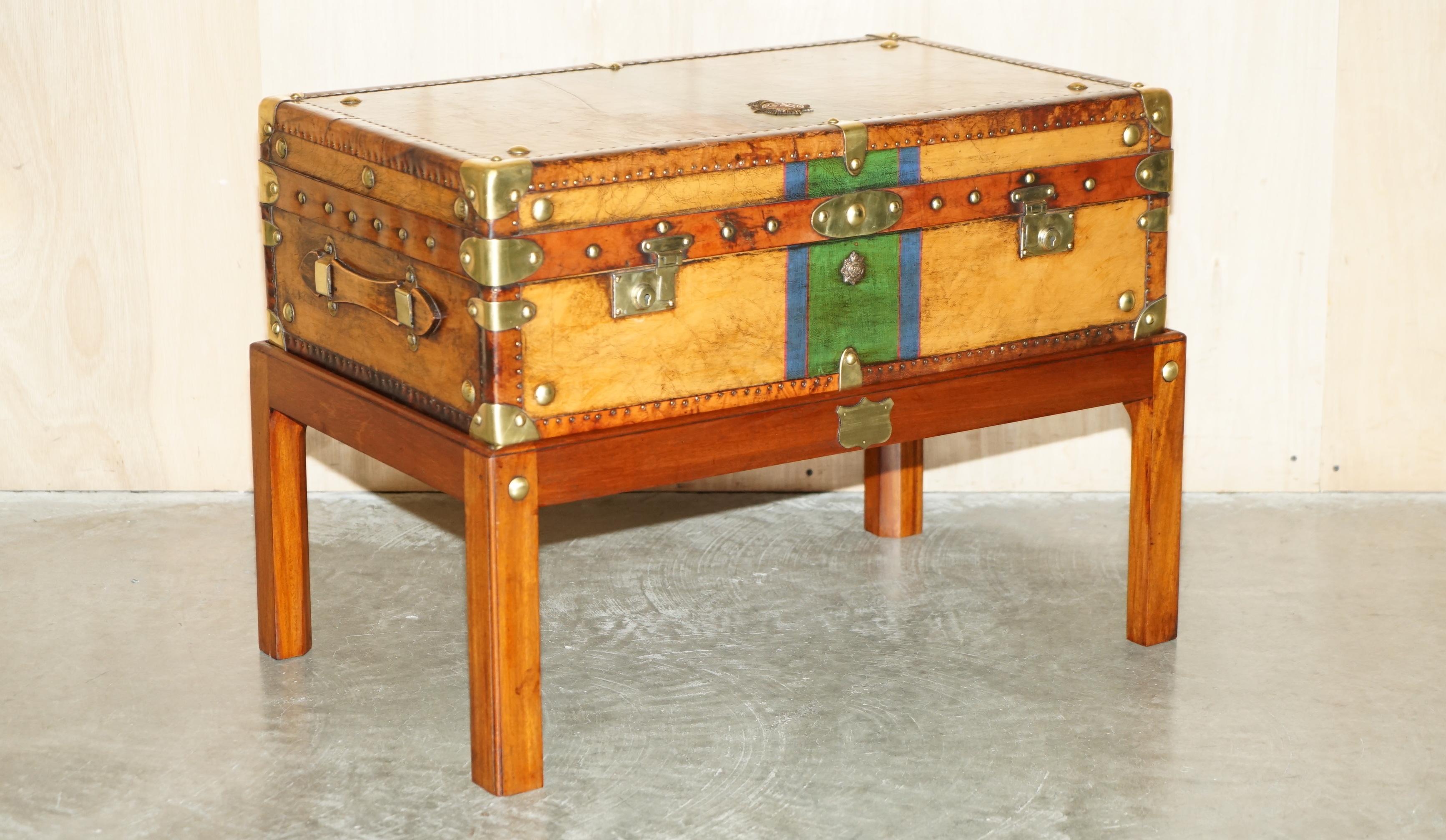 Hand-Crafted RESTORED BRITISH ARMY BROWN LEATHER TRUNK COFFEE TABLE HONI SOIT QUI MAL Y PENSe For Sale