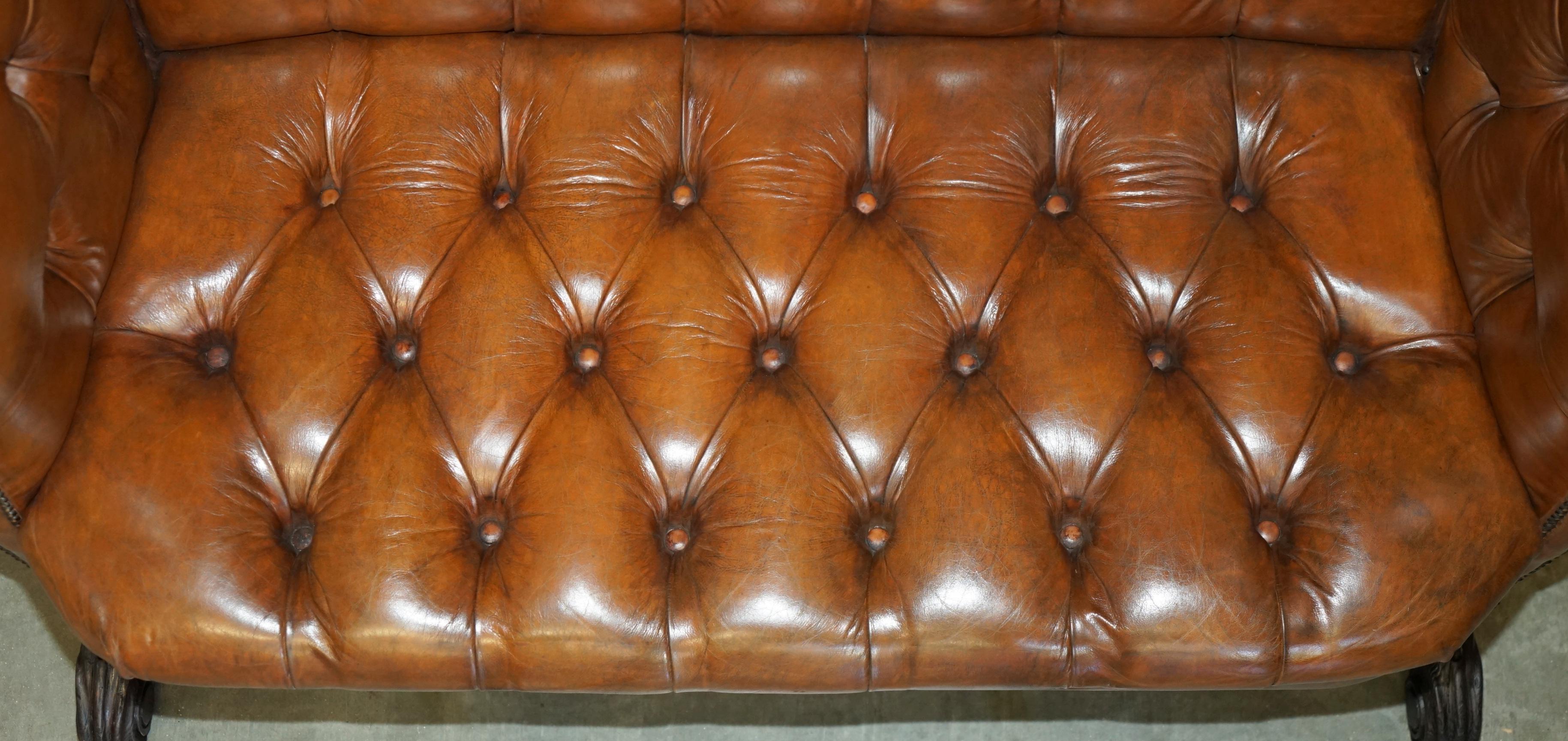 RESTORED BROWN LEATHER ViCTORIAN CARRIAGE SEAT SOFA ROYAL ARMORIAL COAT OF ARMS For Sale 6