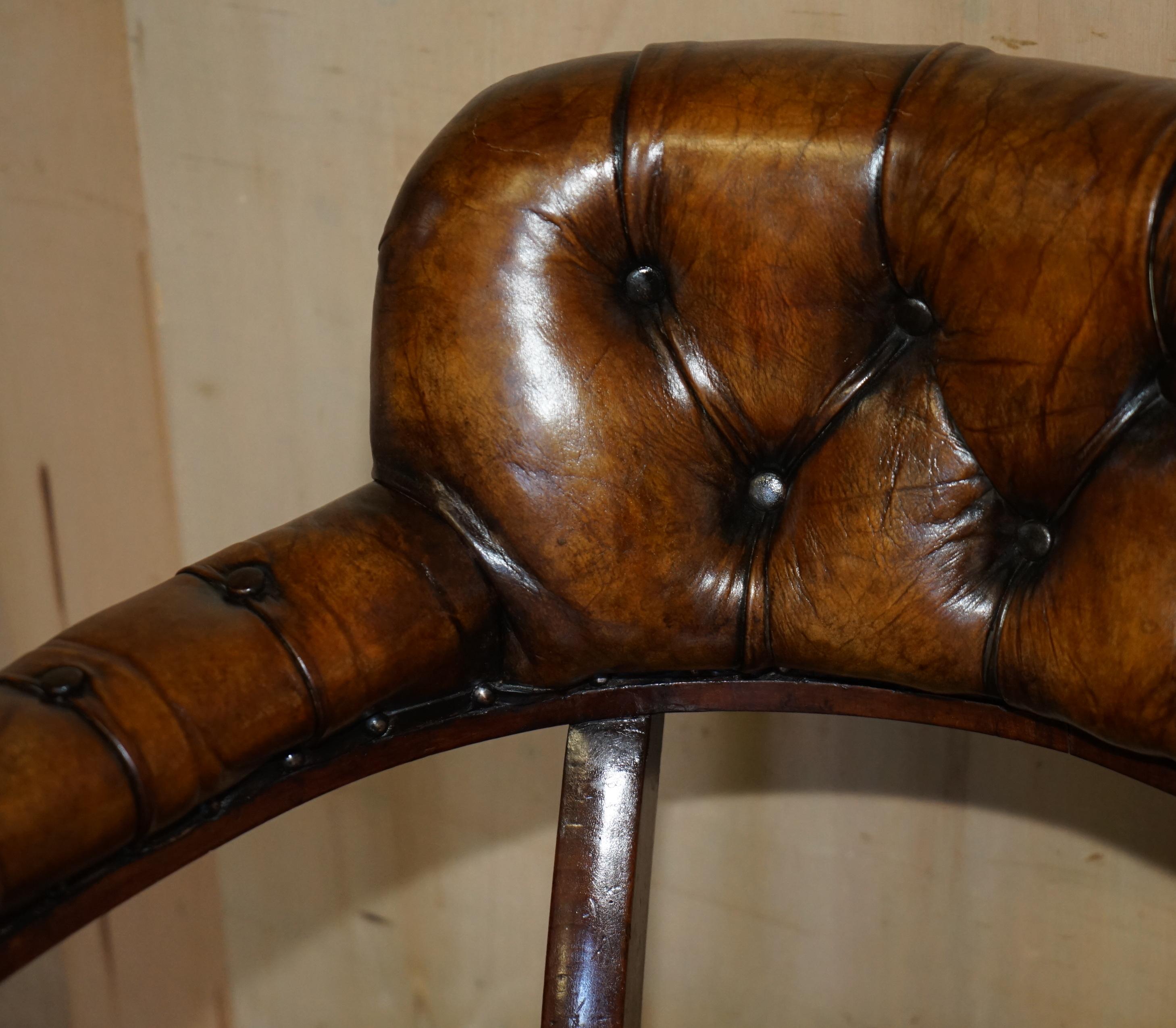 English RESTORED BROWN LEATHER WILLIAM IV 1830 HARDWOOD CHESTERFIELD CAPTAINS ARMCHAiR For Sale
