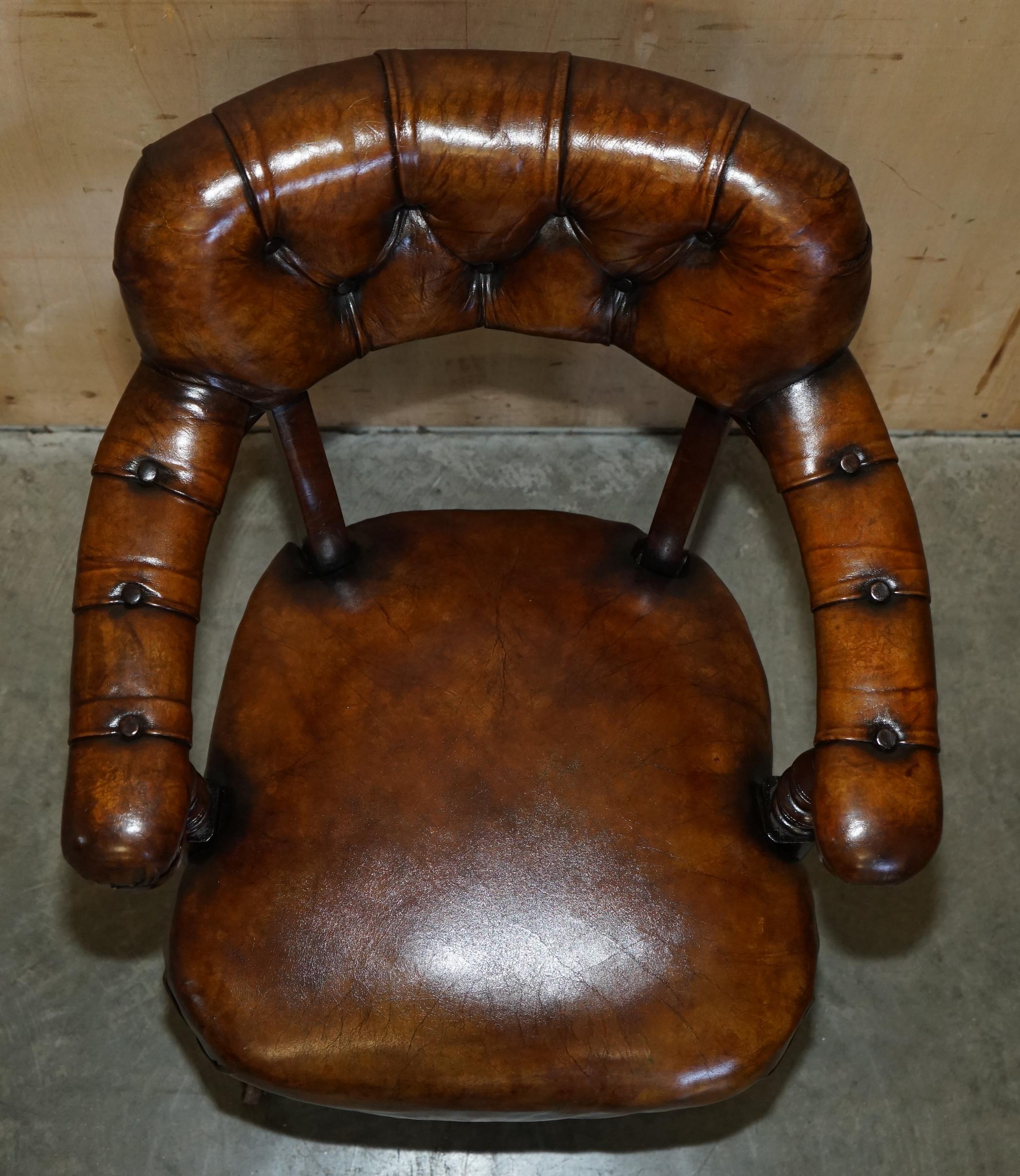 Hand-Crafted RESTORED BROWN LEATHER WILLIAM IV 1830 HARDWOOD CHESTERFIELD CAPTAINS ARMCHAiR For Sale