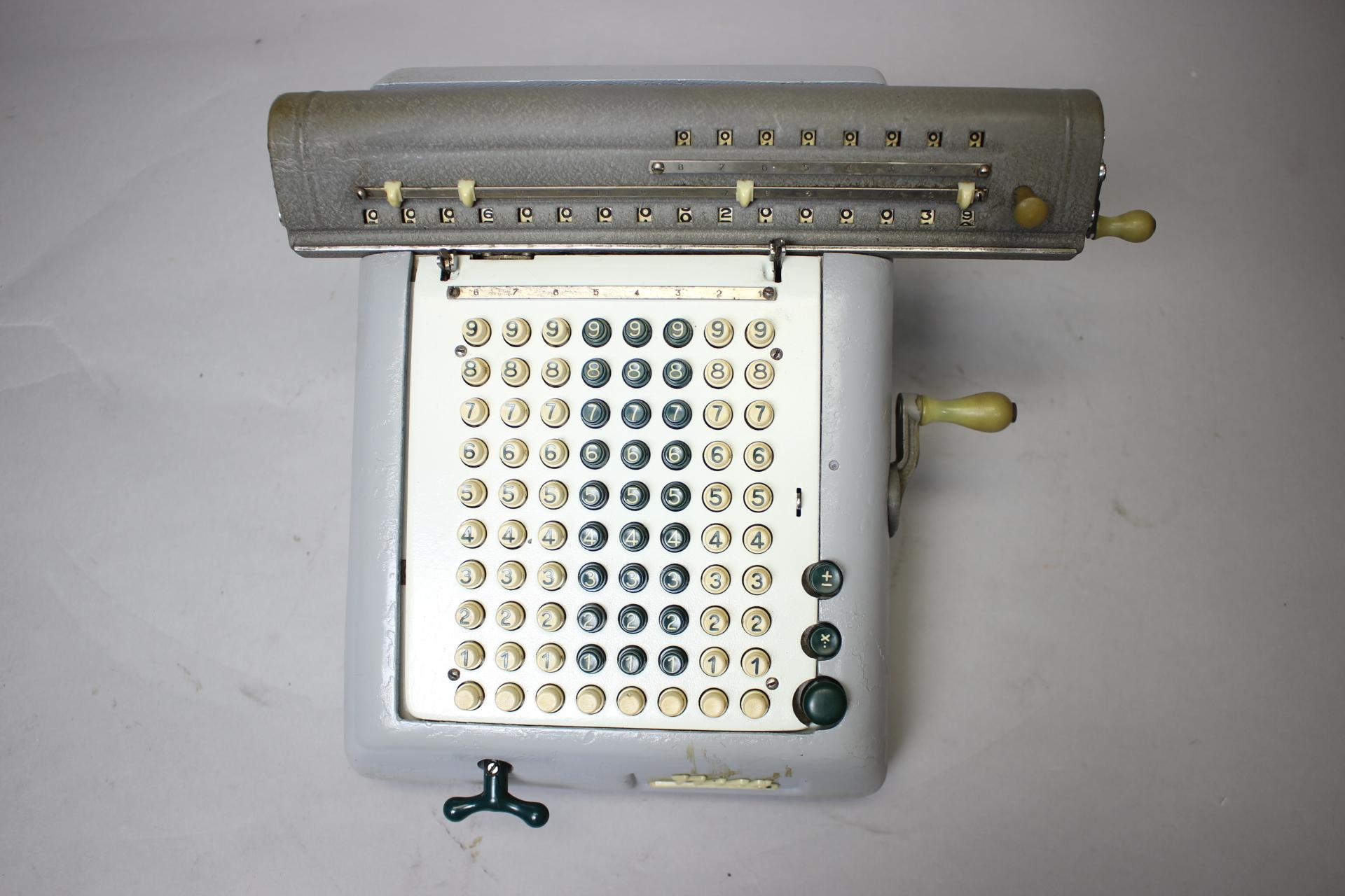 Restaurierte calculator – NISA, Tschechoslowakei 1958 (Moderne der Mitte des Jahrhunderts) im Angebot