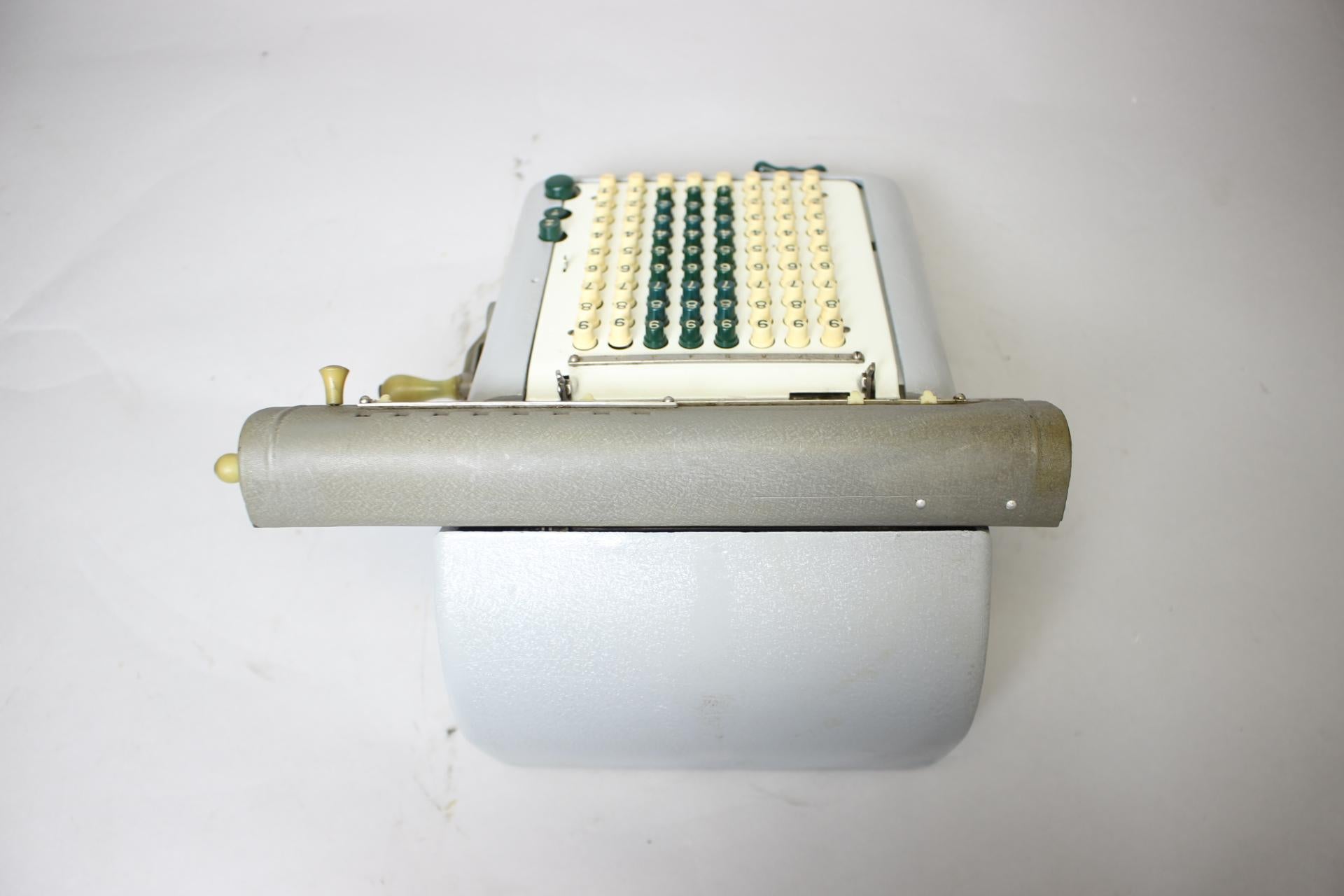 Restored Calculator, NISA, Czechoslovakia, 1958 In Good Condition For Sale In Praha, CZ