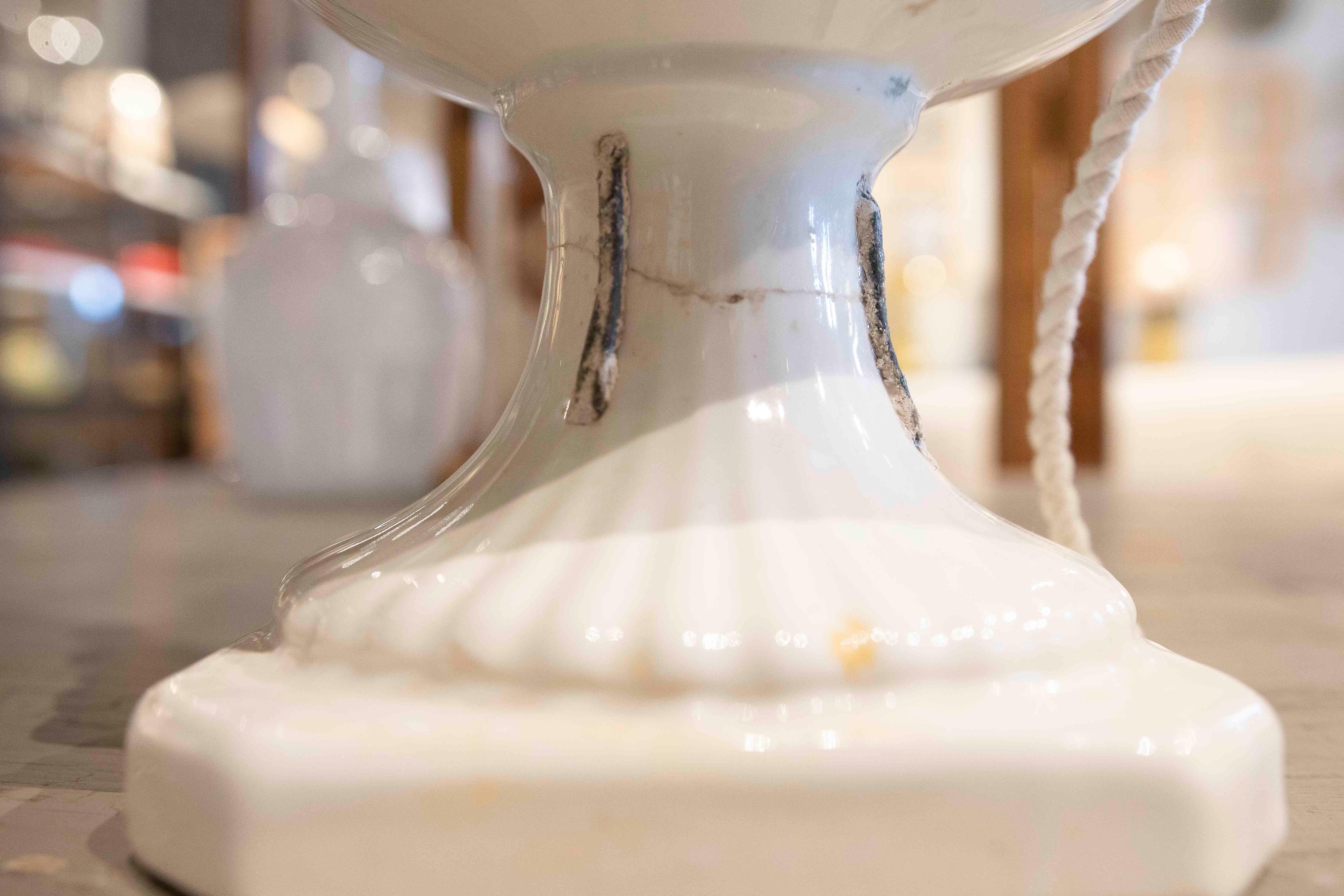 Restaurierte Keramik-Tischlampe von Manises im Angebot 14