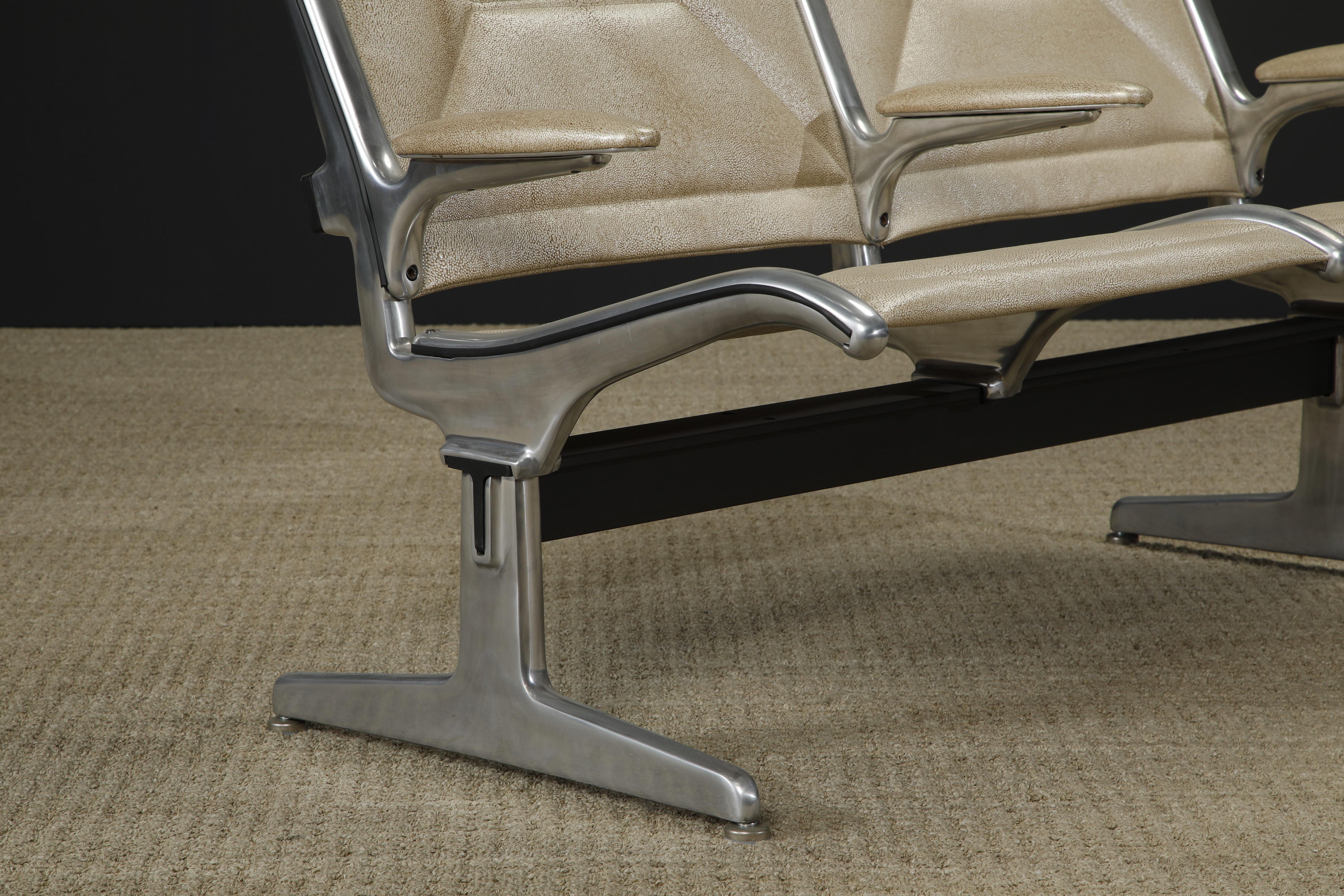 Sistema restaurado de asientos en tándem Charles Eames para Herman Miller con piel Edelman en venta 6