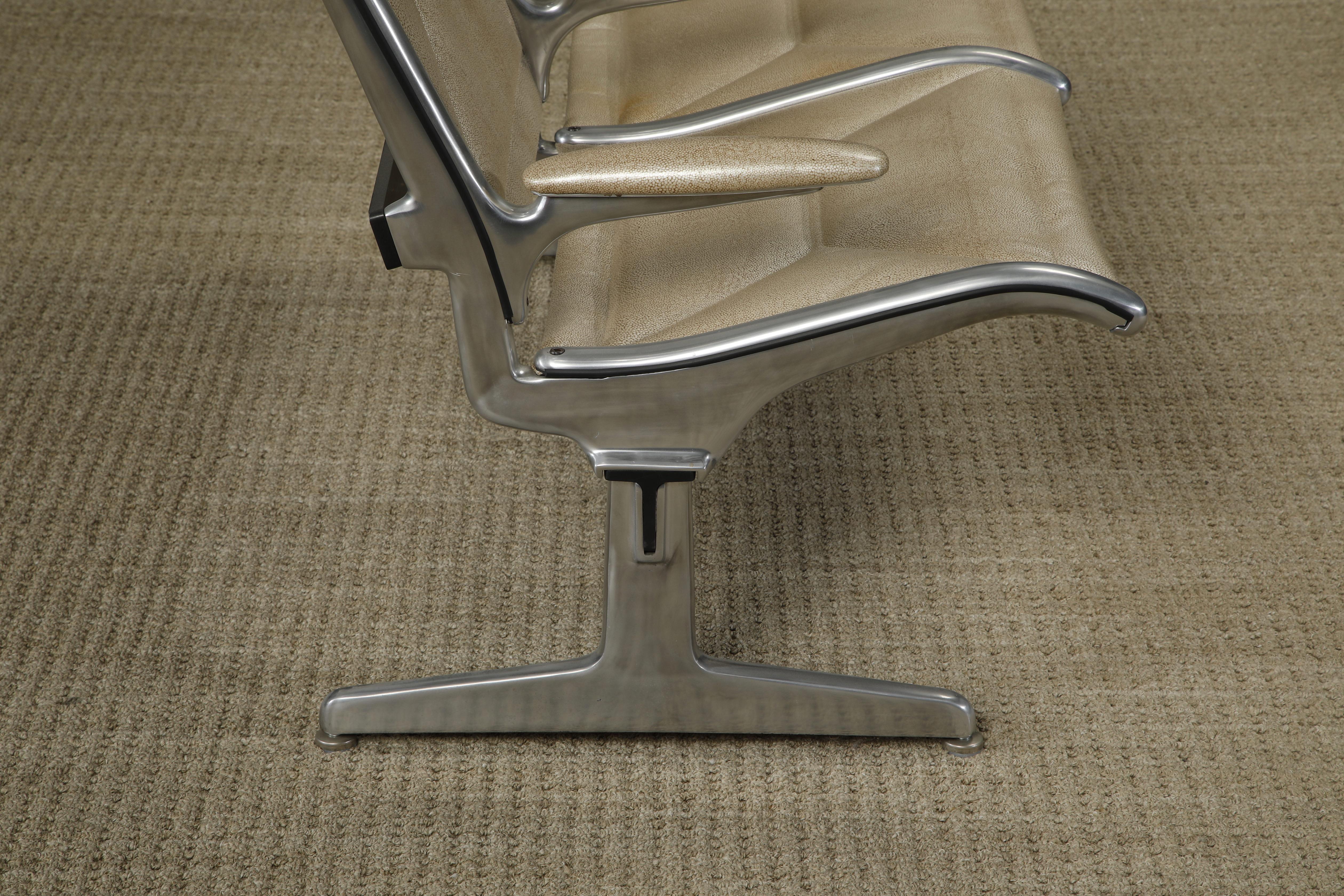 Sistema restaurado de asientos en tándem Charles Eames para Herman Miller con piel Edelman en venta 8