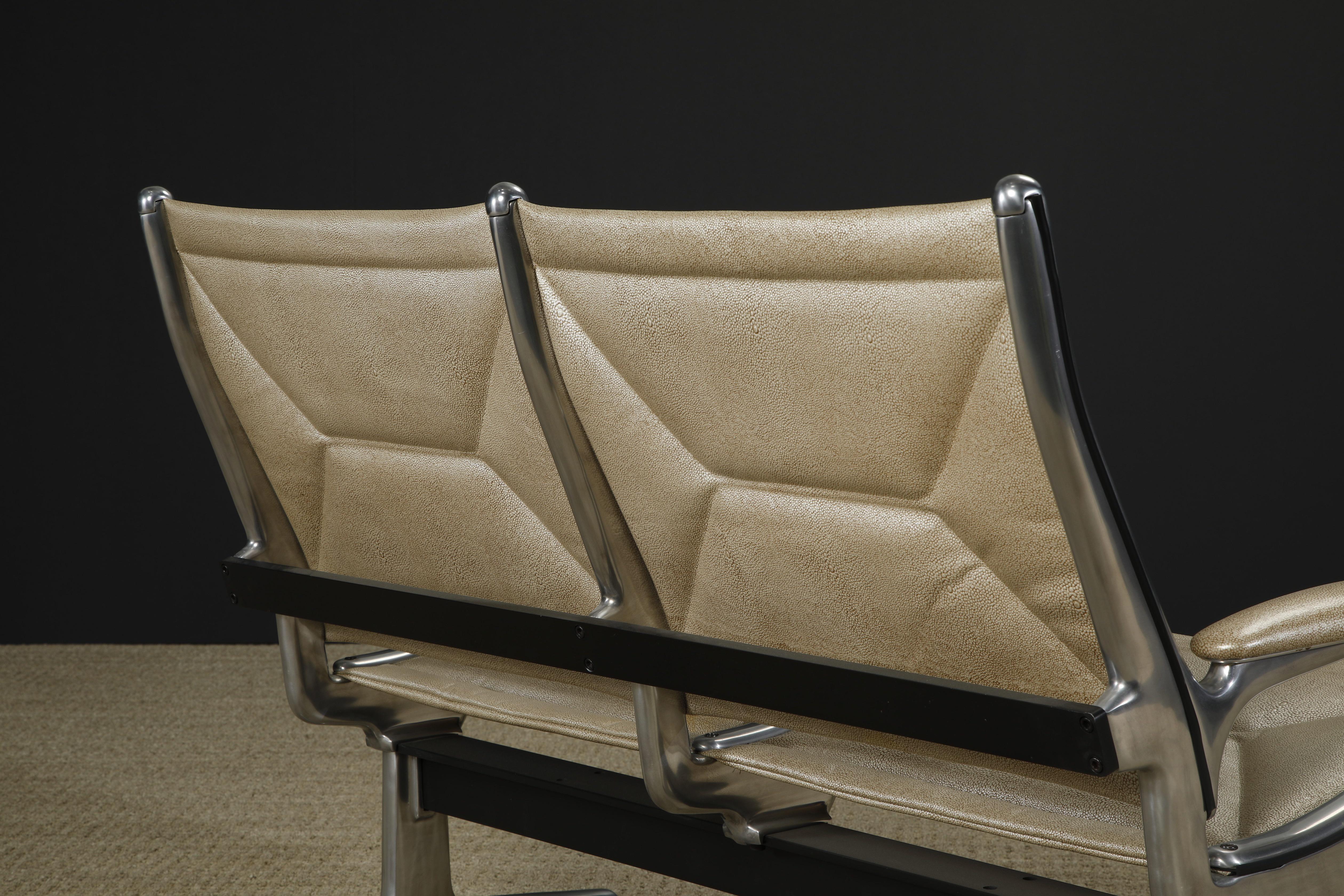 Sistema restaurado de asientos en tándem Charles Eames para Herman Miller con piel Edelman en venta 9