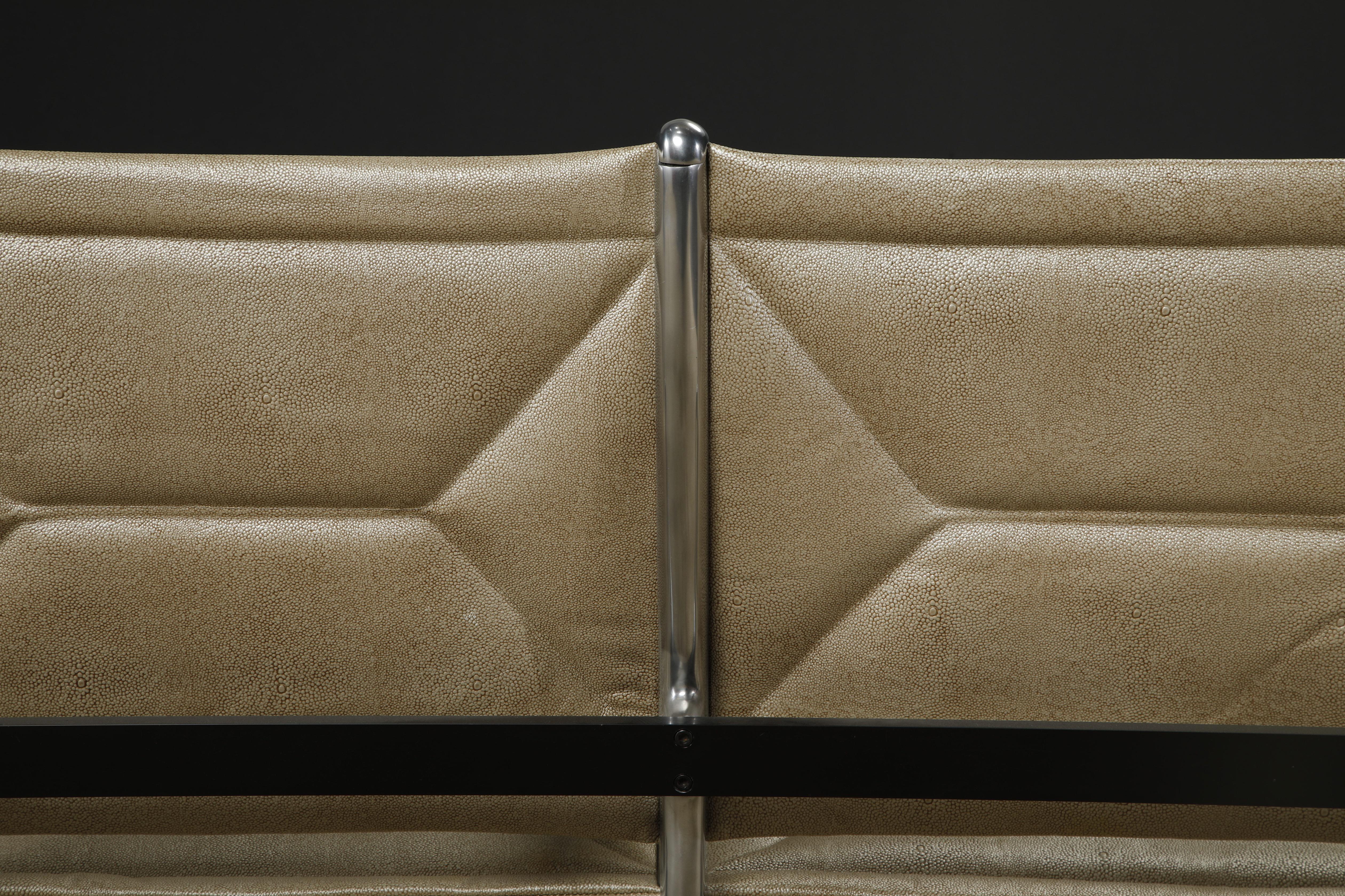 Sistema restaurado de asientos en tándem Charles Eames para Herman Miller con piel Edelman en venta 10