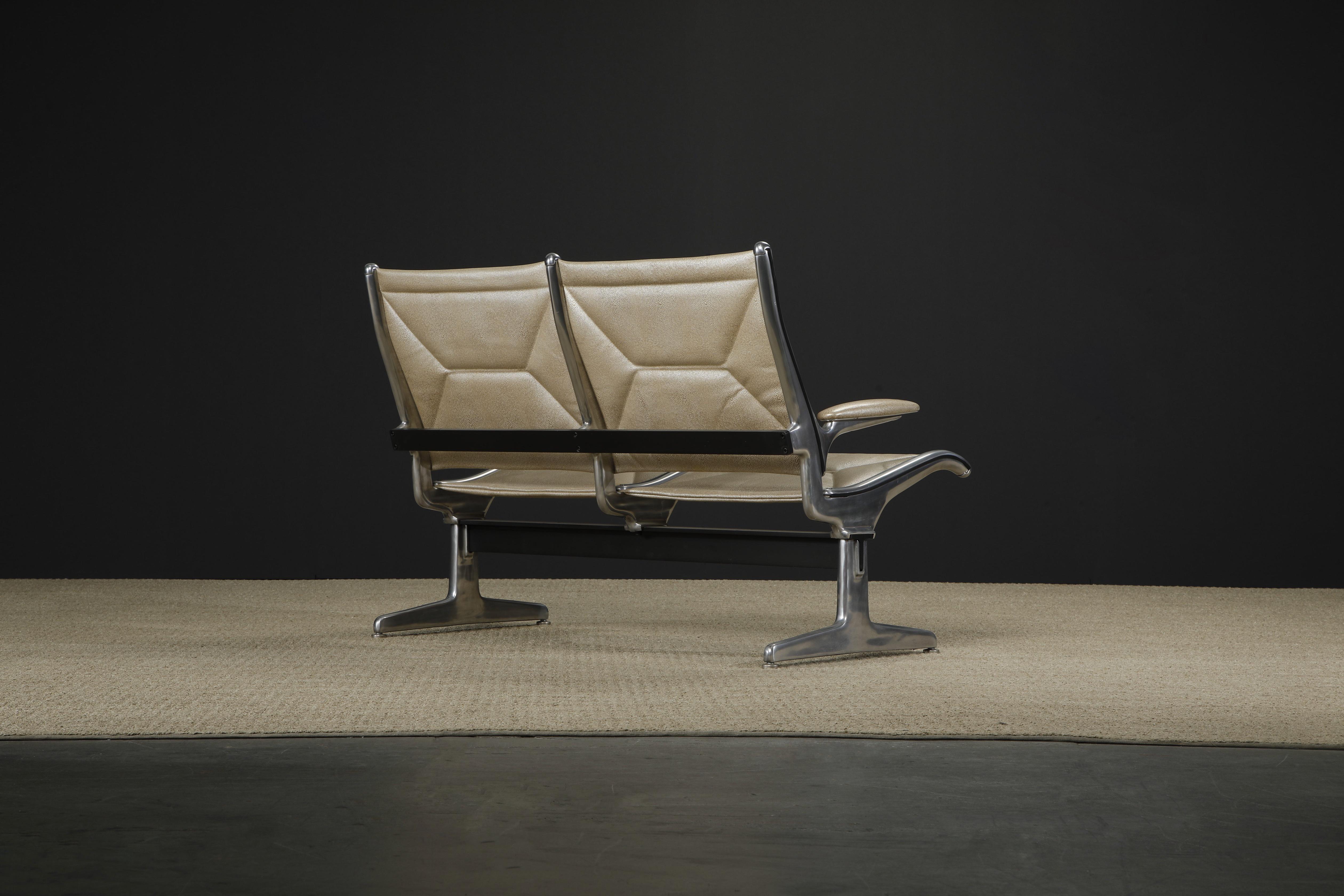 Sistema restaurado de asientos en tándem Charles Eames para Herman Miller con piel Edelman Aluminio en venta