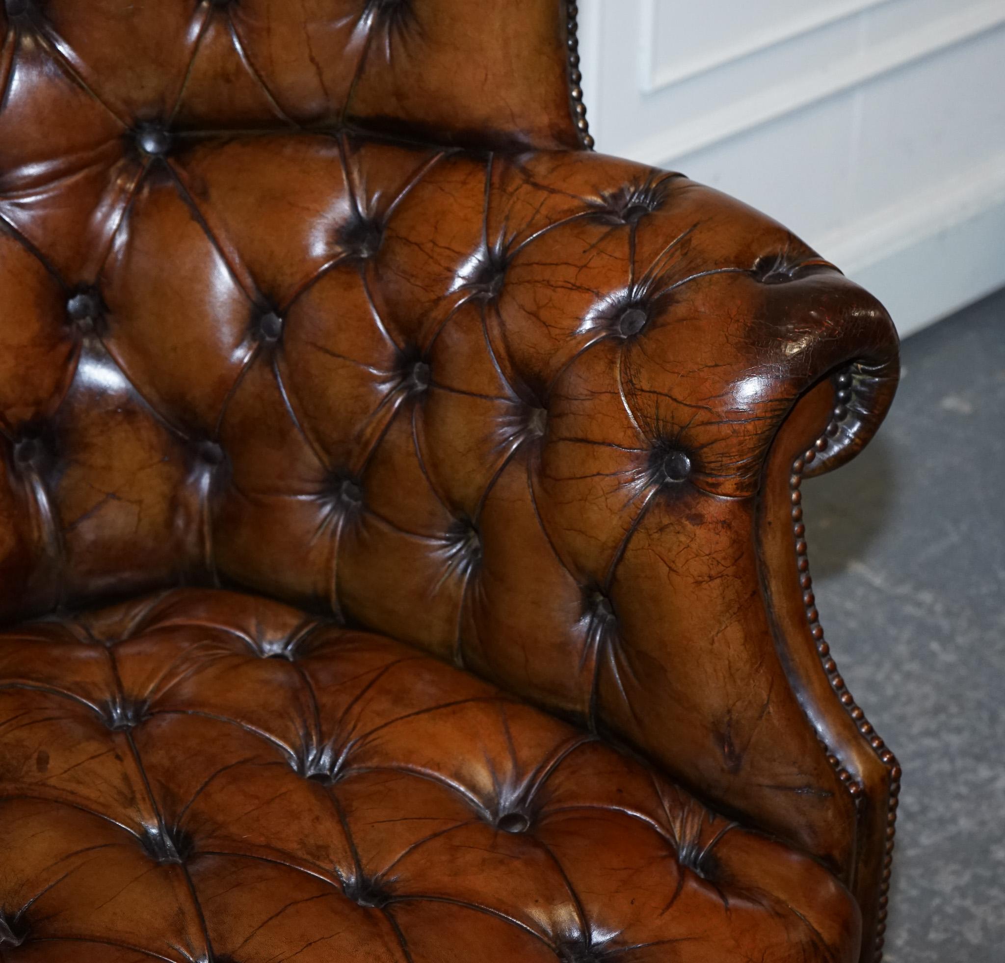 RESTORED CHESTERFIELD HANDGEFÄRBTES LEINER PORTERS WINGBACK ARMCHAiR (Handgefertigt) im Angebot