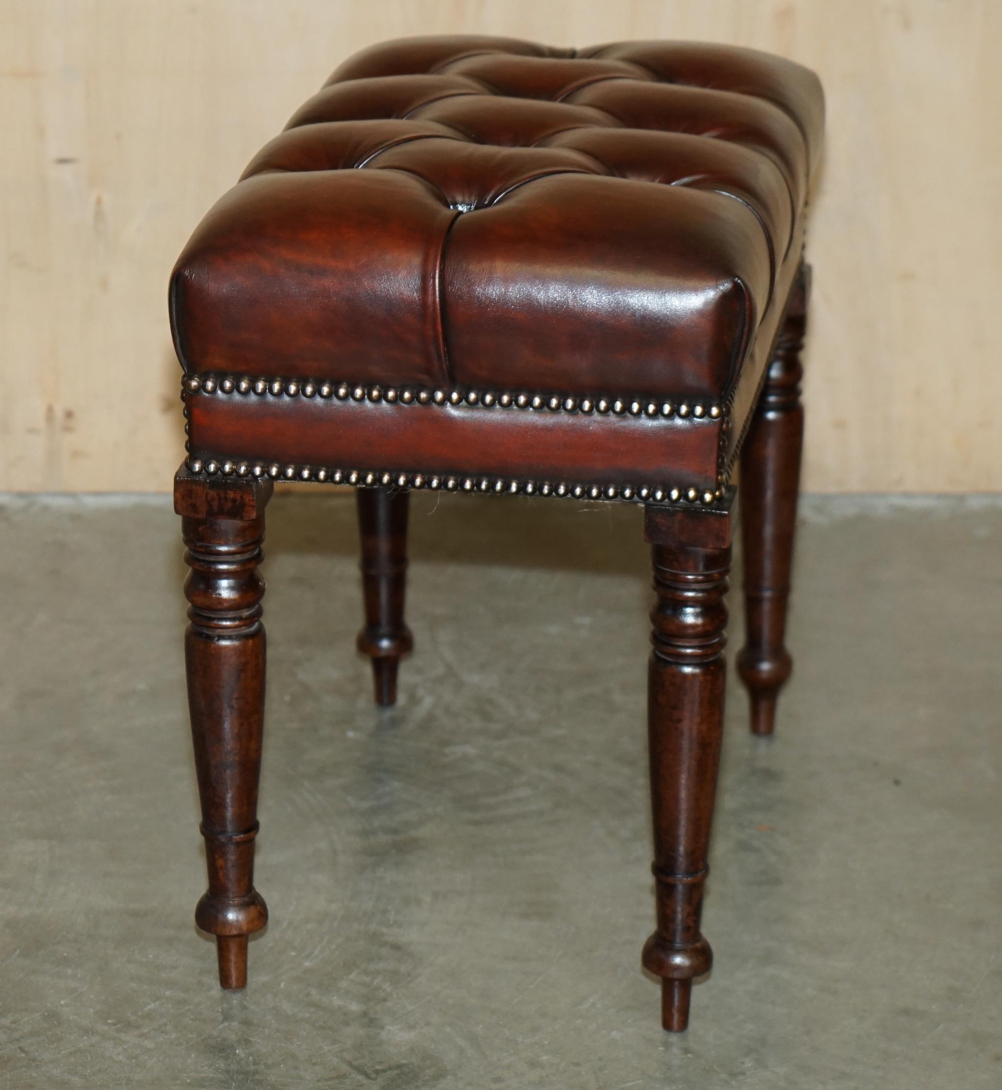 BANCO PARA PIANO CHESTERFIELD RESTAURADO MESA DE VESTIR TABURETE DE CUERO MARRON TEñIDO A MANO en venta 2