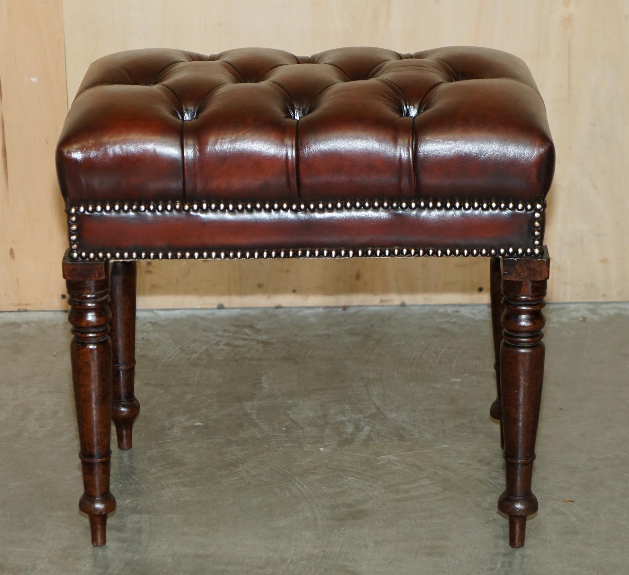 BANCO PARA PIANO CHESTERFIELD RESTAURADO MESA DE VESTIR TABURETE DE CUERO MARRON TEñIDO A MANO en venta 3