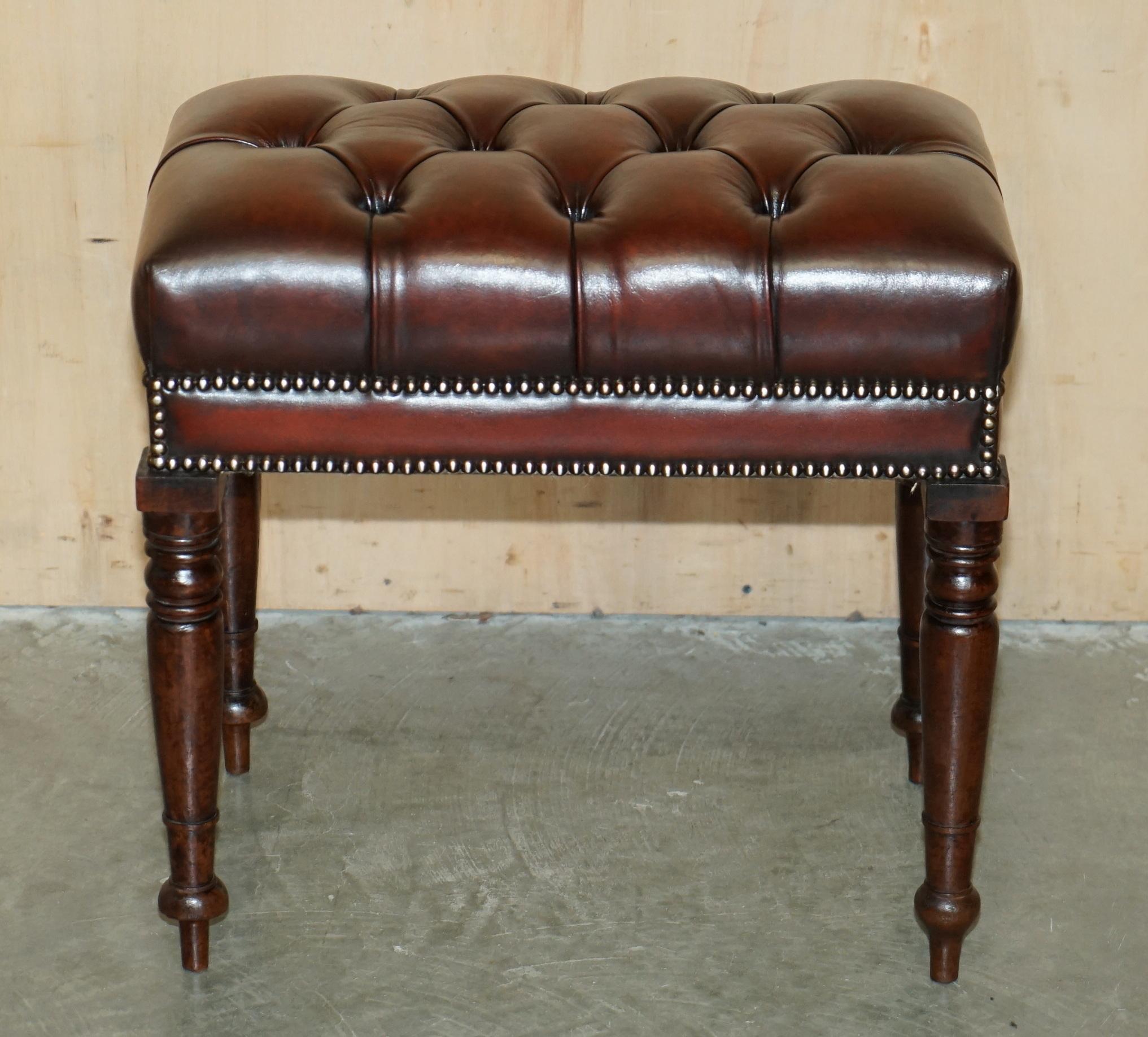 BANCO PARA PIANO CHESTERFIELD RESTAURADO MESA DE VESTIR TABURETE DE CUERO MARRON TEñIDO A MANO Alto victoriano en venta